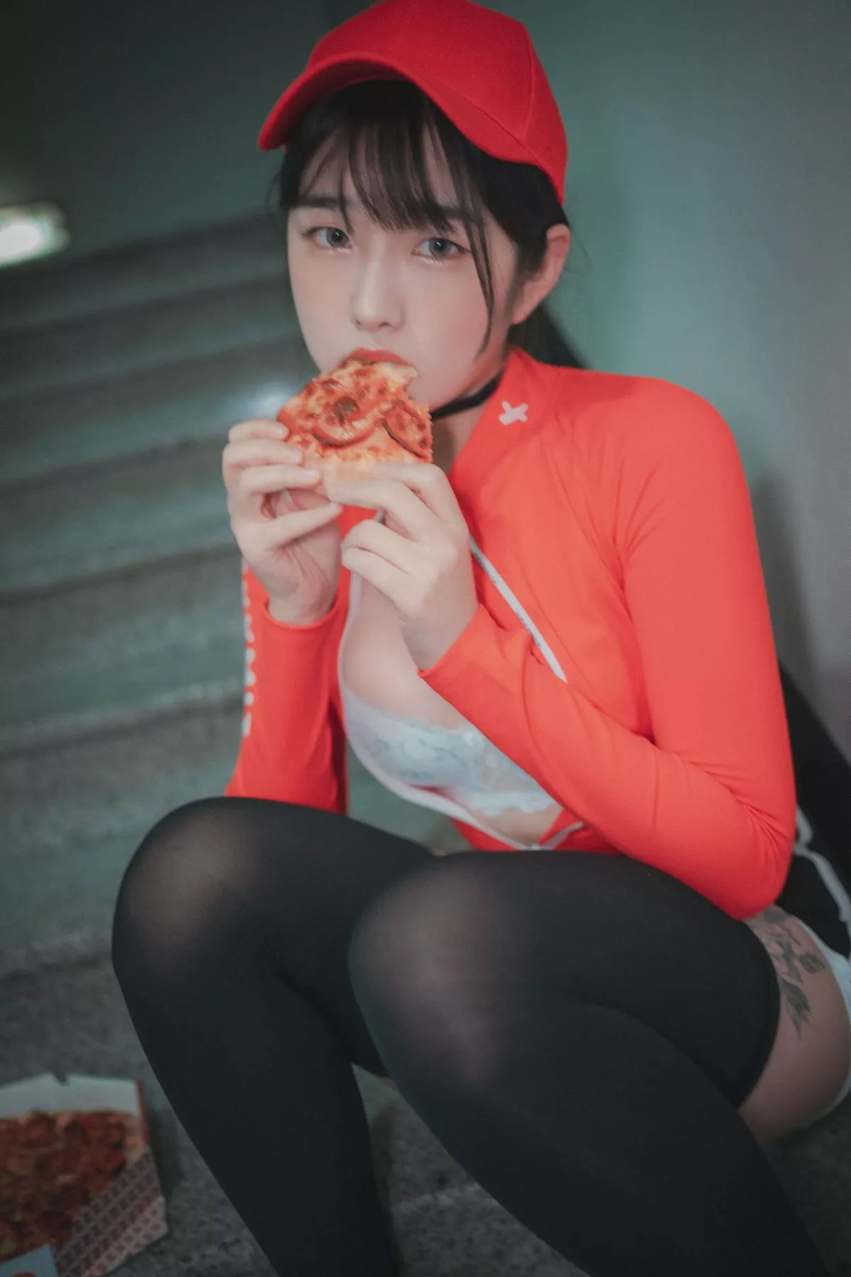 Xgyw.Org_[DJAWA]No.185_模特Sonson_Pizza Girl主题私房脱红色运动服露白色蕾丝内衣诱惑写真71P