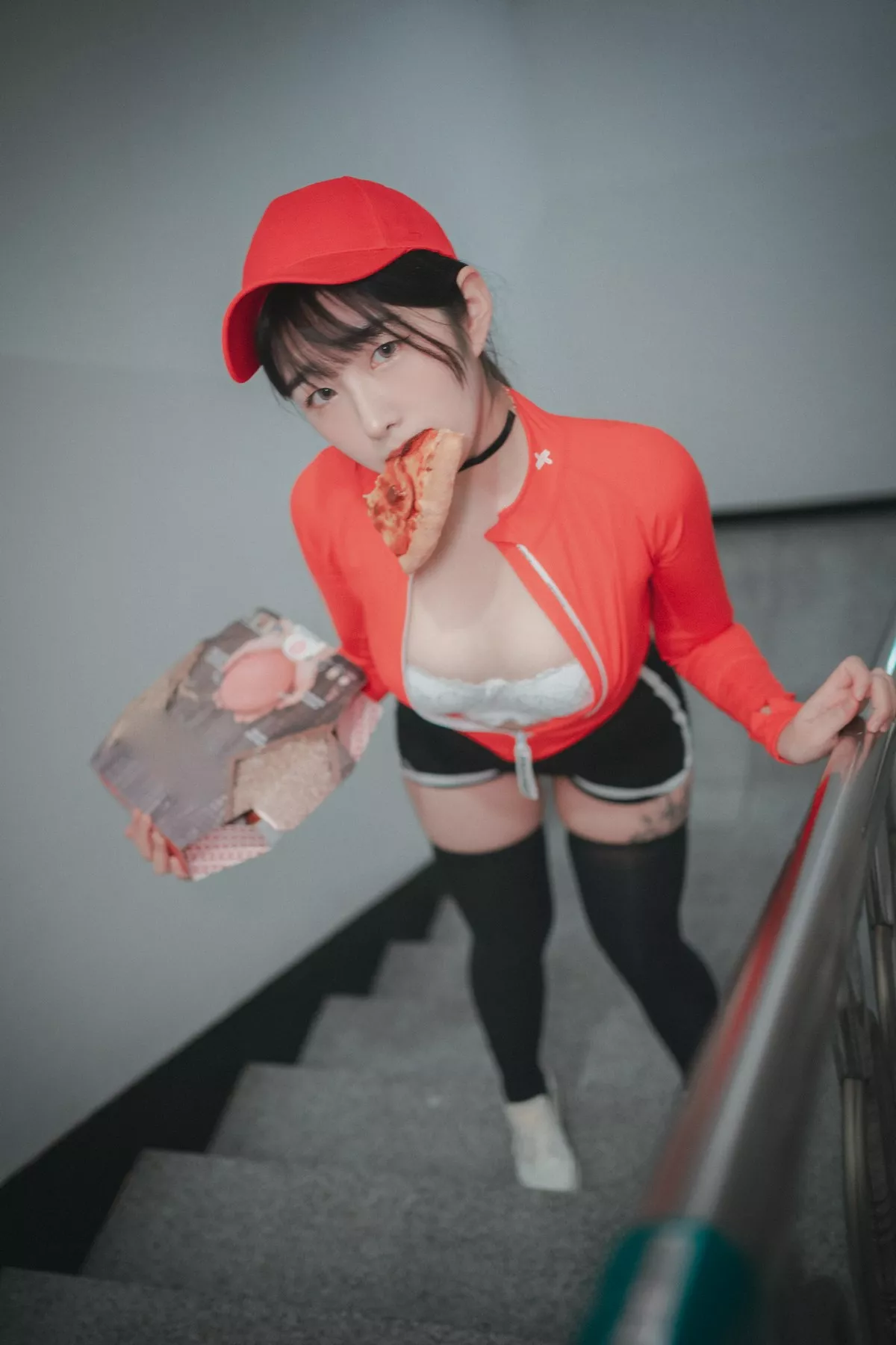 Xgyw.Org_[DJAWA]No.185_模特Sonson_Pizza Girl主题私房脱红色运动服露白色蕾丝内衣诱惑写真71P