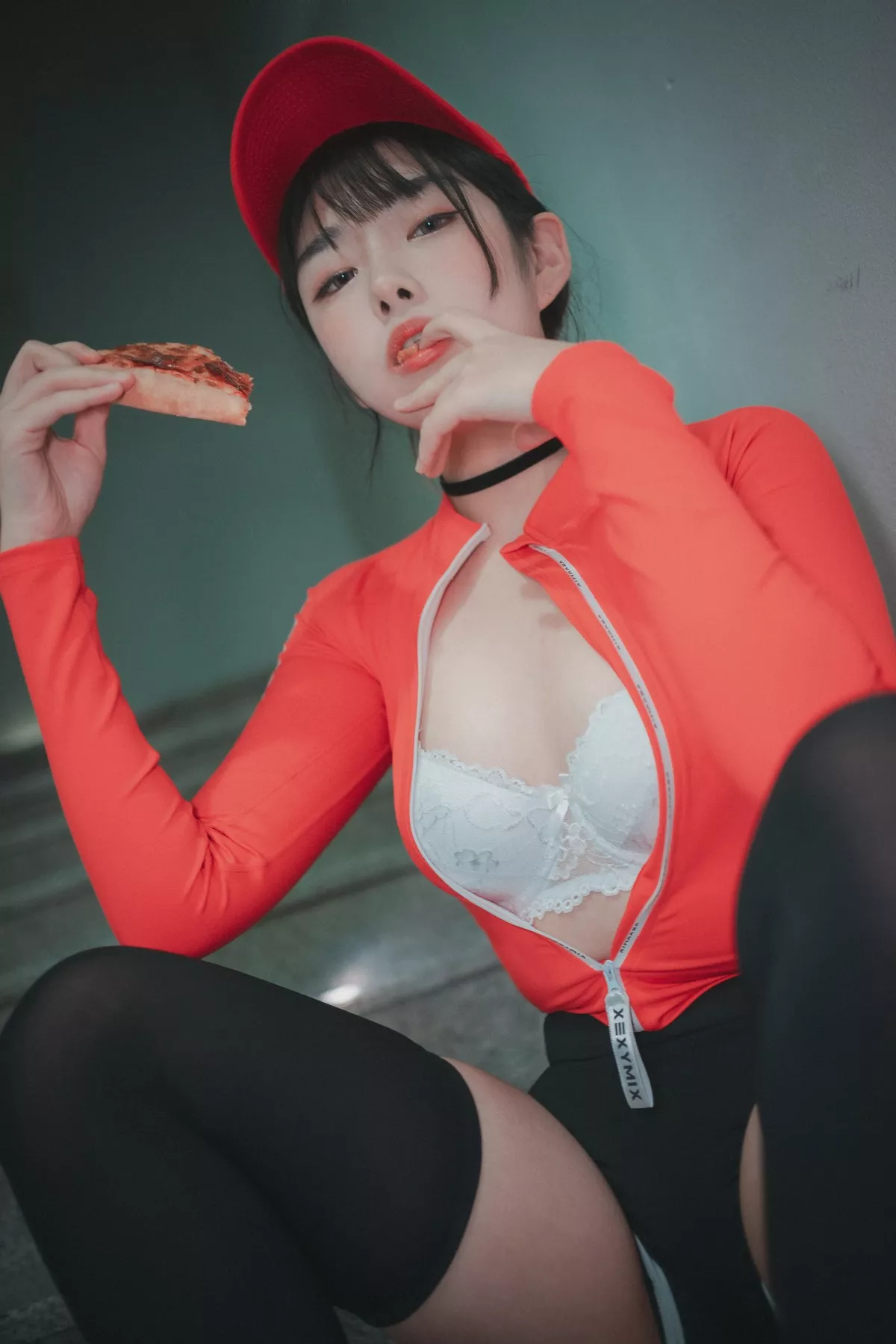 Xgyw.Org_[DJAWA]No.185_模特Sonson_Pizza Girl主题私房脱红色运动服露白色蕾丝内衣诱惑写真71P