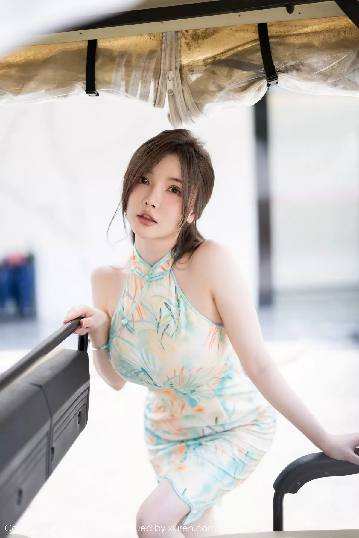 Xgyw.Org_[MyGirl美媛馆]Vol.640_模特糯美子MINIbabe心愿旅拍户外浅色旗袍秀完美身材诱惑写真67P