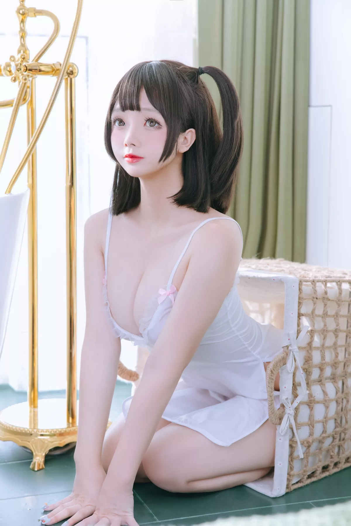 Xgyw.Org_Cosplay美女日奈娇湿身小白裙主题性感白色吊带配丁字裤秀丰乳肥臀诱惑写真91P