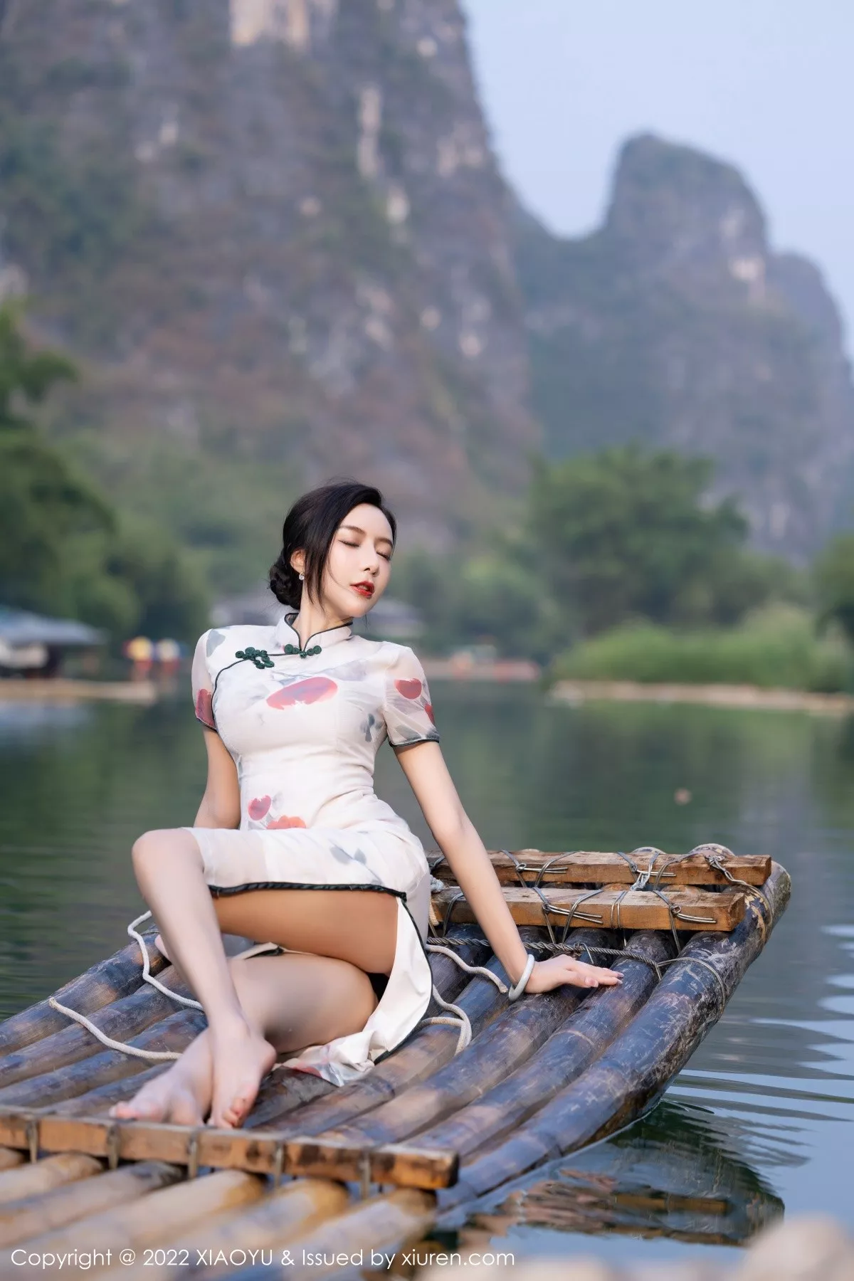 Xgyw.Org_[XiaoYu画语界]Vol.872_女神王馨瑶杭州旅拍脱旗袍露蓝灰色蕾丝内衣超薄肉丝诱惑写真83P