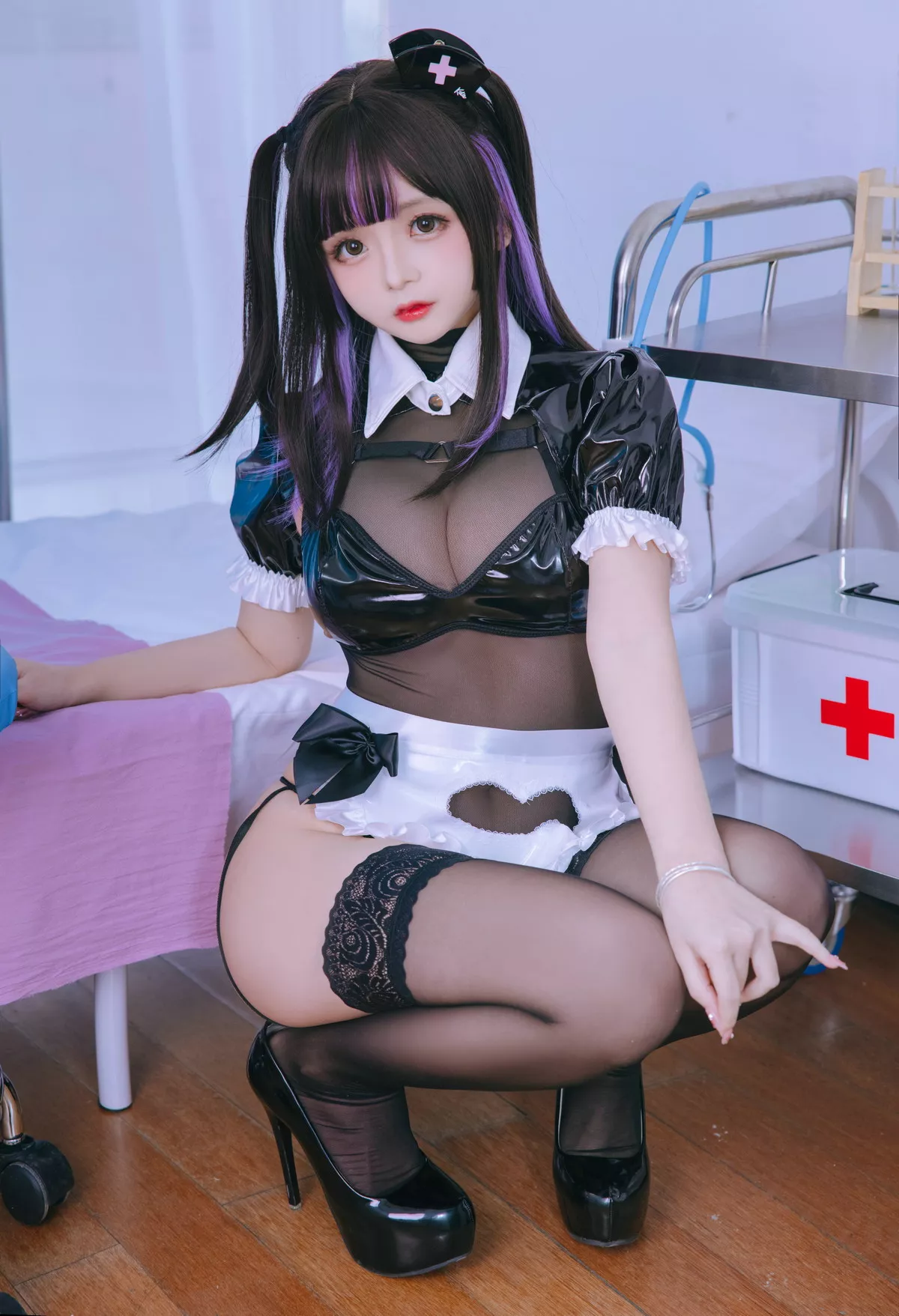 Xgyw.Org_Cosplay美女日奈娇口罩护士主题黑色皮质内衣配黑色蕾丝袜秀翘臀美腿诱惑写真75P