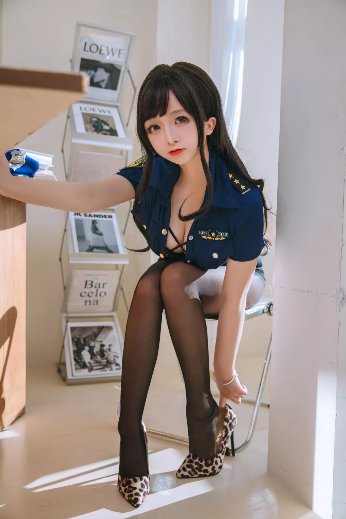 Xgyw.Org_Cosplay美女日奈娇豹纹女警主题蓝上衣配黑短裙半脱露豹纹内衣丰满诱惑写真109P