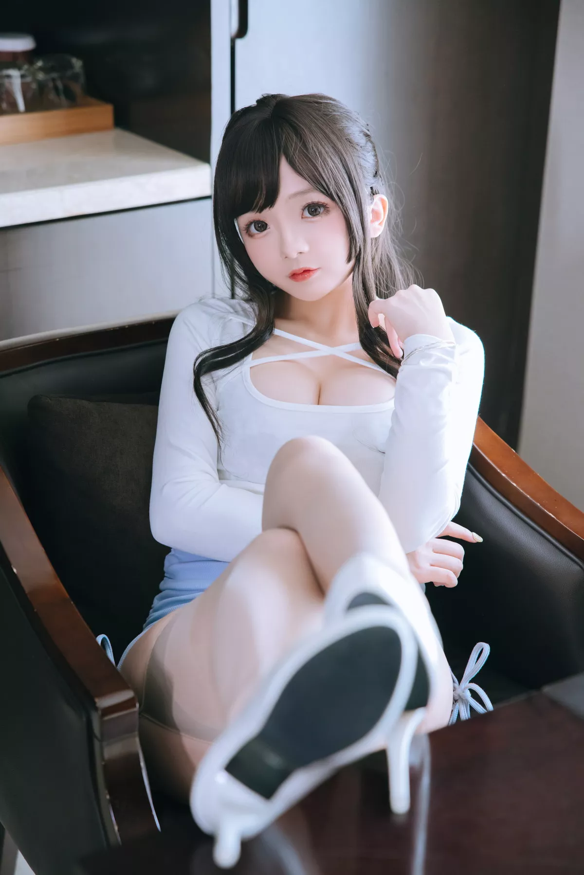 Xgyw.Org_Cosplay美女日奈娇包臀裙秘书主题私房半脱制服露性感内衣秀童颜巨乳诱惑写真105P