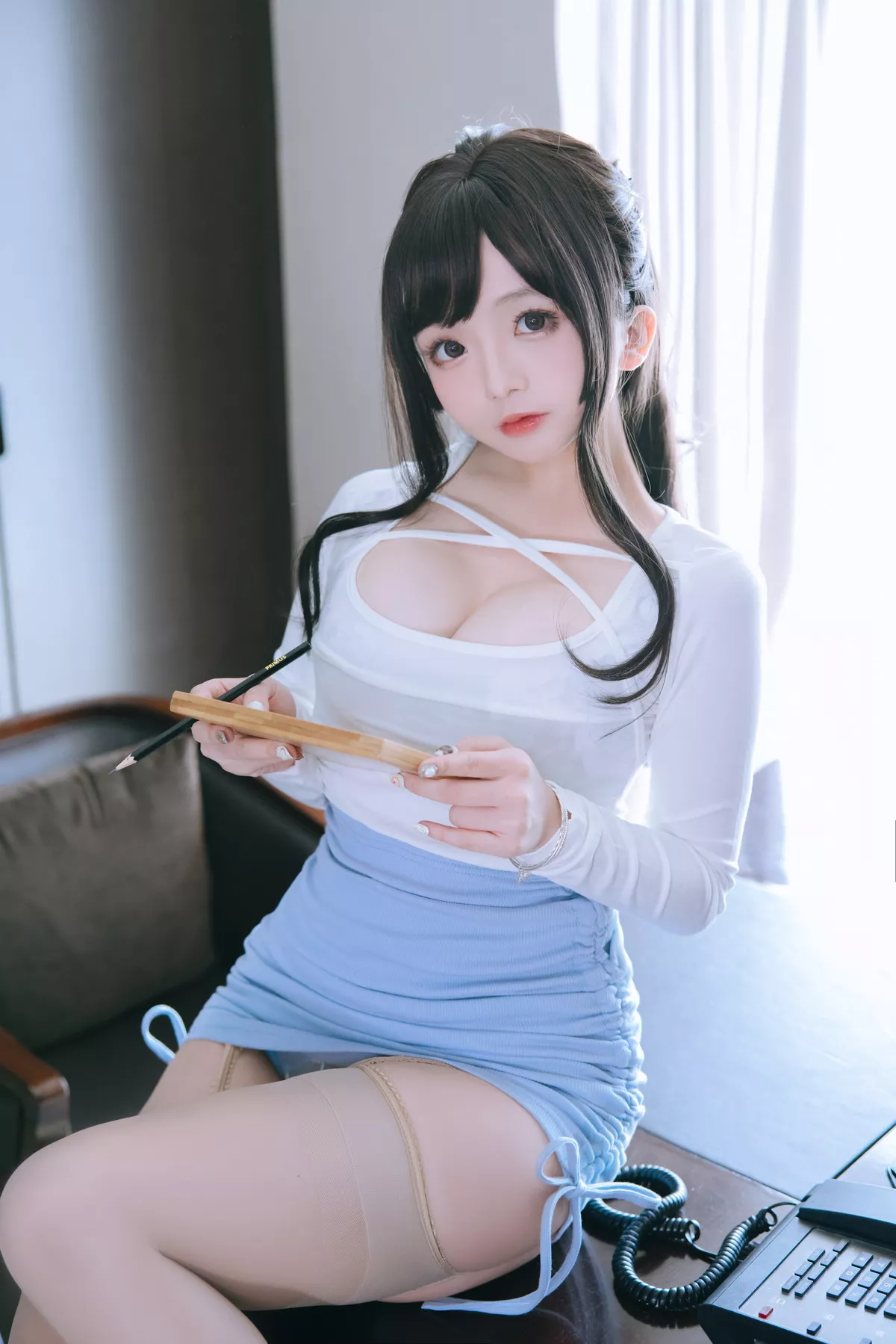 Xgyw.Org_Cosplay美女日奈娇包臀裙秘书主题私房半脱制服露性感内衣秀童颜巨乳诱惑写真105P