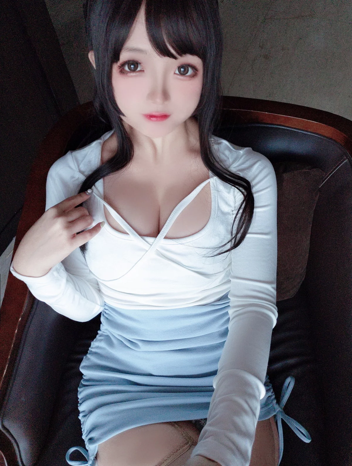 Xgyw.Org_Cosplay美女日奈娇私人秘书主题性感白上衣配蓝短裙肉丝吊袜秀丰满身材诱惑写真105P