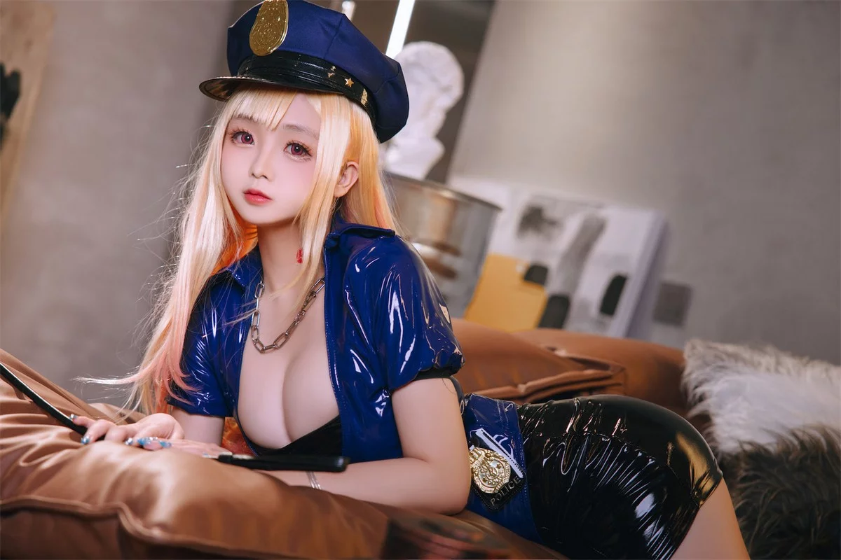 Xgyw.Org_Cosplay美女日奈娇喜多川海梦女警主题性感低胸服饰配黑短裙秀丰满身材诱惑写真80P