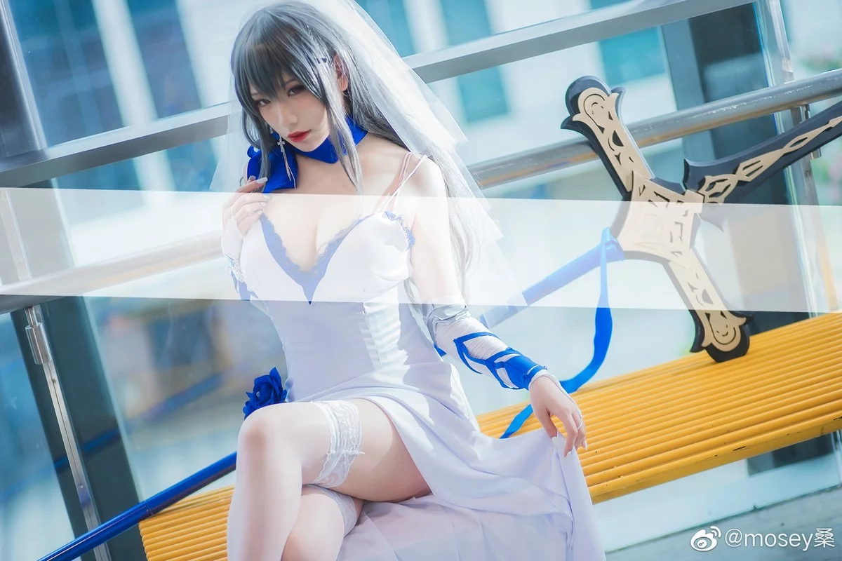 Xgyw.Org_知名主播天夫人-Azur Lane Saint Louis主题白色紧身礼裙配白丝袜秀美腿诱惑写真46P