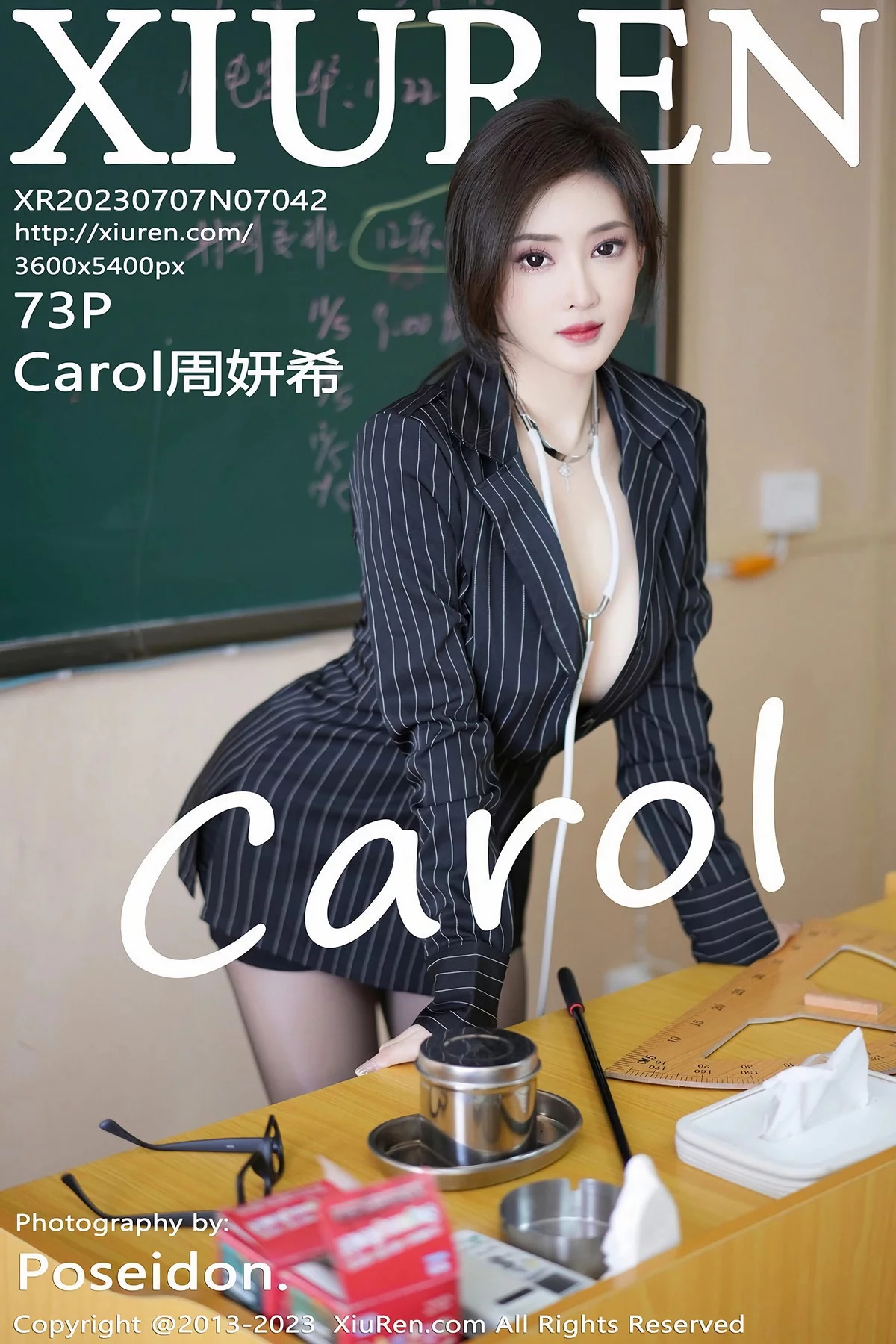 Xgyw.Org_XiuRen第7042期_女神Carol周妍希深色条纹服饰配黑短裙半脱秀丰满身材诱惑写真73P