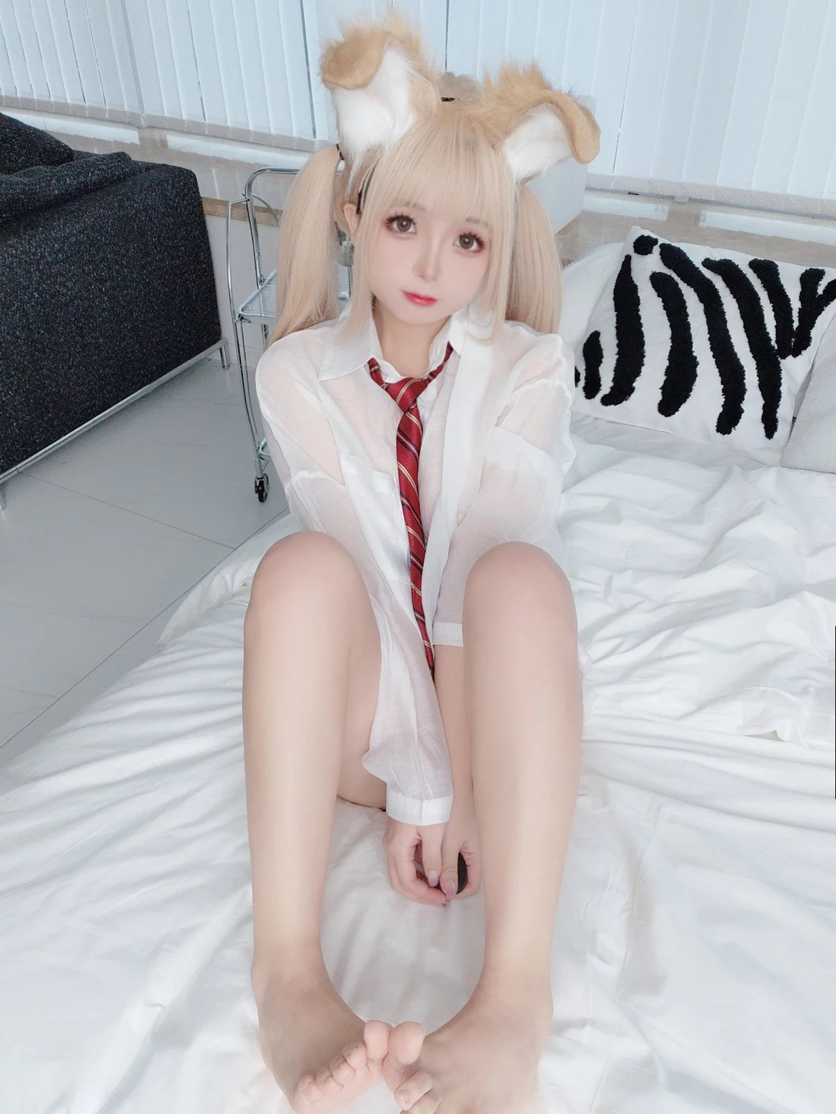 Xgyw.Org_Cosplay美女日奈娇衬衫小狗主题性感白色薄透衬衫半脱露豪乳遮点惹火诱惑写真160P