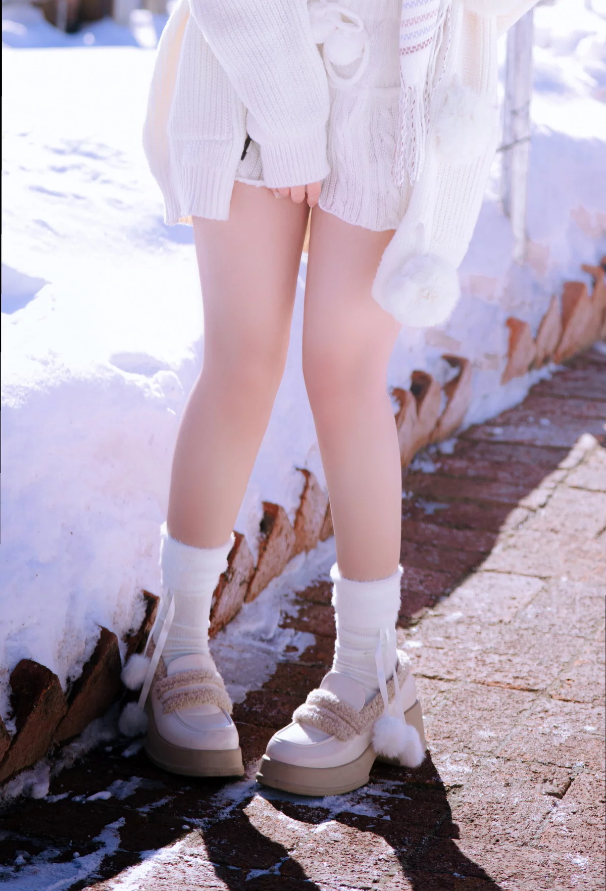 Xgyw.Org_Cosplay美女日奈娇雪地少女主题户外雪地脱白色针织服饰露豪乳遮点诱惑写真108P