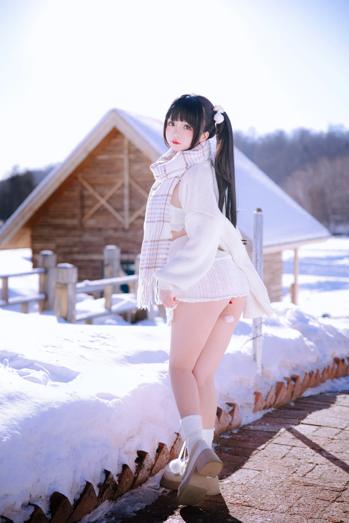 Xgyw.Org_Cosplay美女日奈娇雪地少女主题户外雪地脱白色针织服饰露豪乳遮点诱惑写真108P