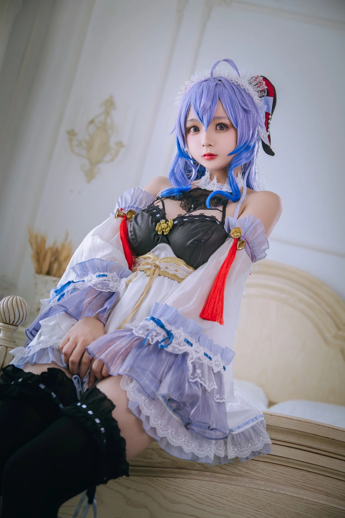 Xgyw.Org_Cosplay美女日奈娇甘雨女仆主题性感低胸女仆装配黑丝袜秀完美身材诱惑写真23P