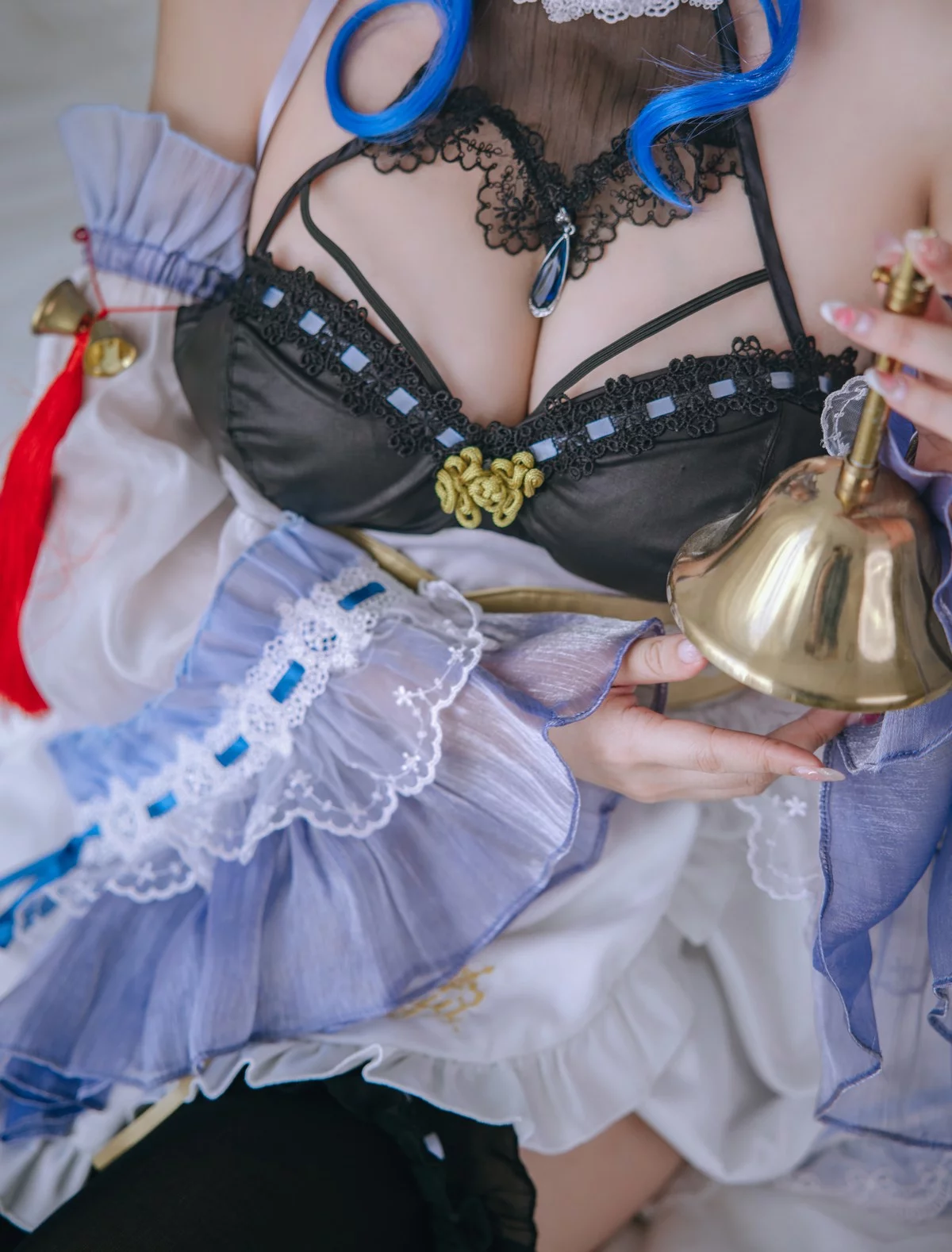 Xgyw.Org_Cosplay美女日奈娇甘雨女仆主题性感低胸女仆装配黑丝袜秀完美身材诱惑写真23P