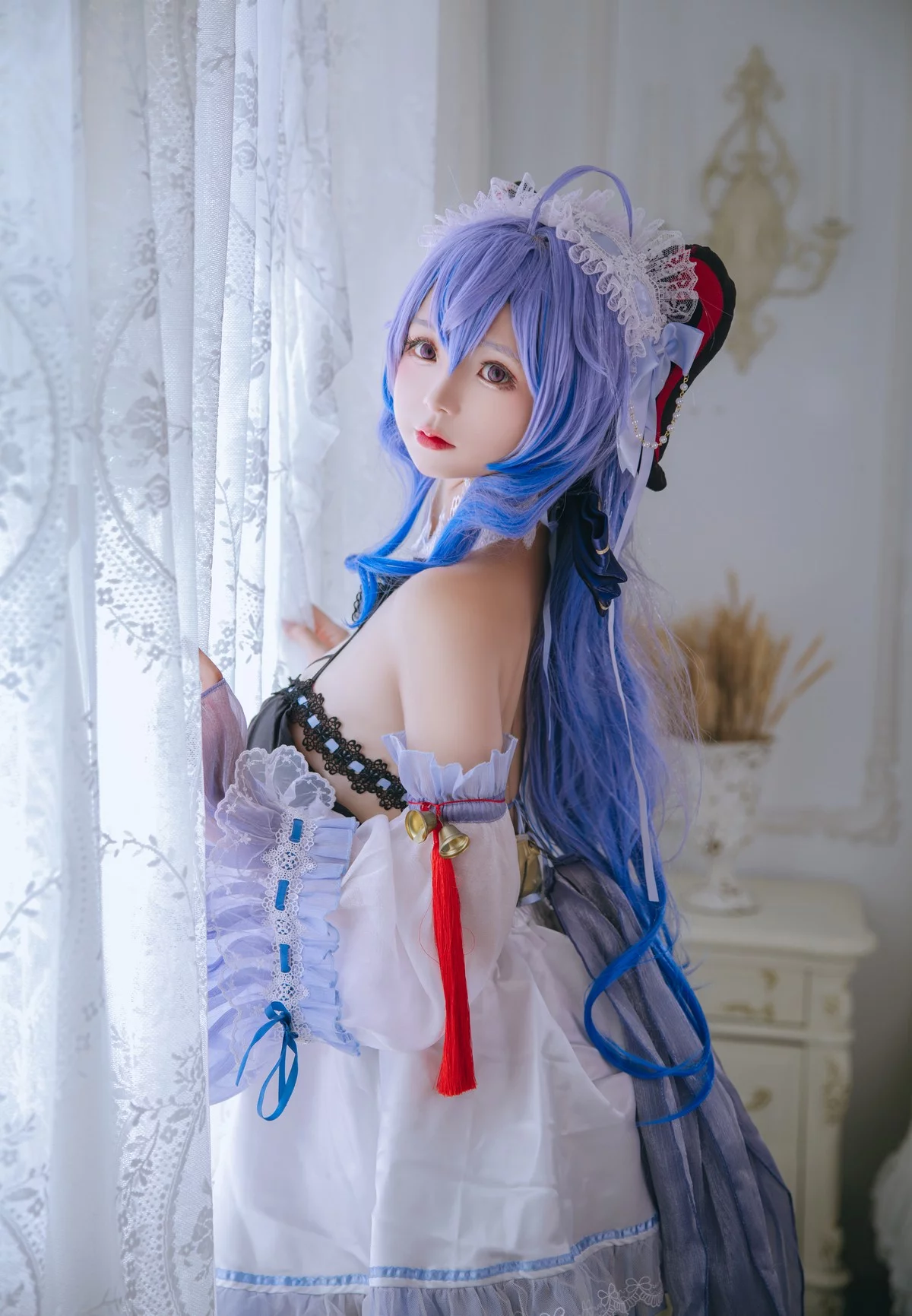 Xgyw.Org_Cosplay美女日奈娇甘雨女仆主题性感低胸女仆装配黑丝袜秀完美身材诱惑写真23P