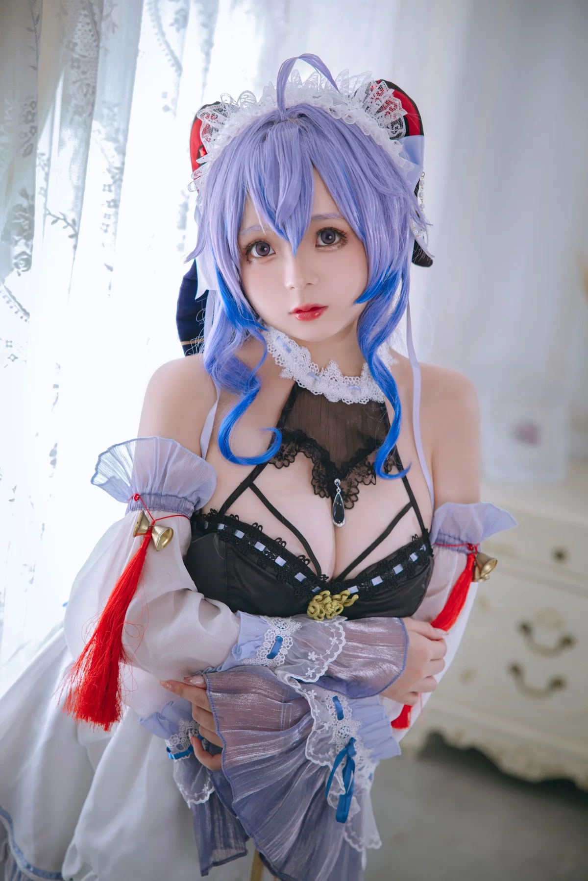 Xgyw.Org_Cosplay美女日奈娇甘雨女仆主题性感低胸女仆装配黑丝袜秀完美身材诱惑写真23P