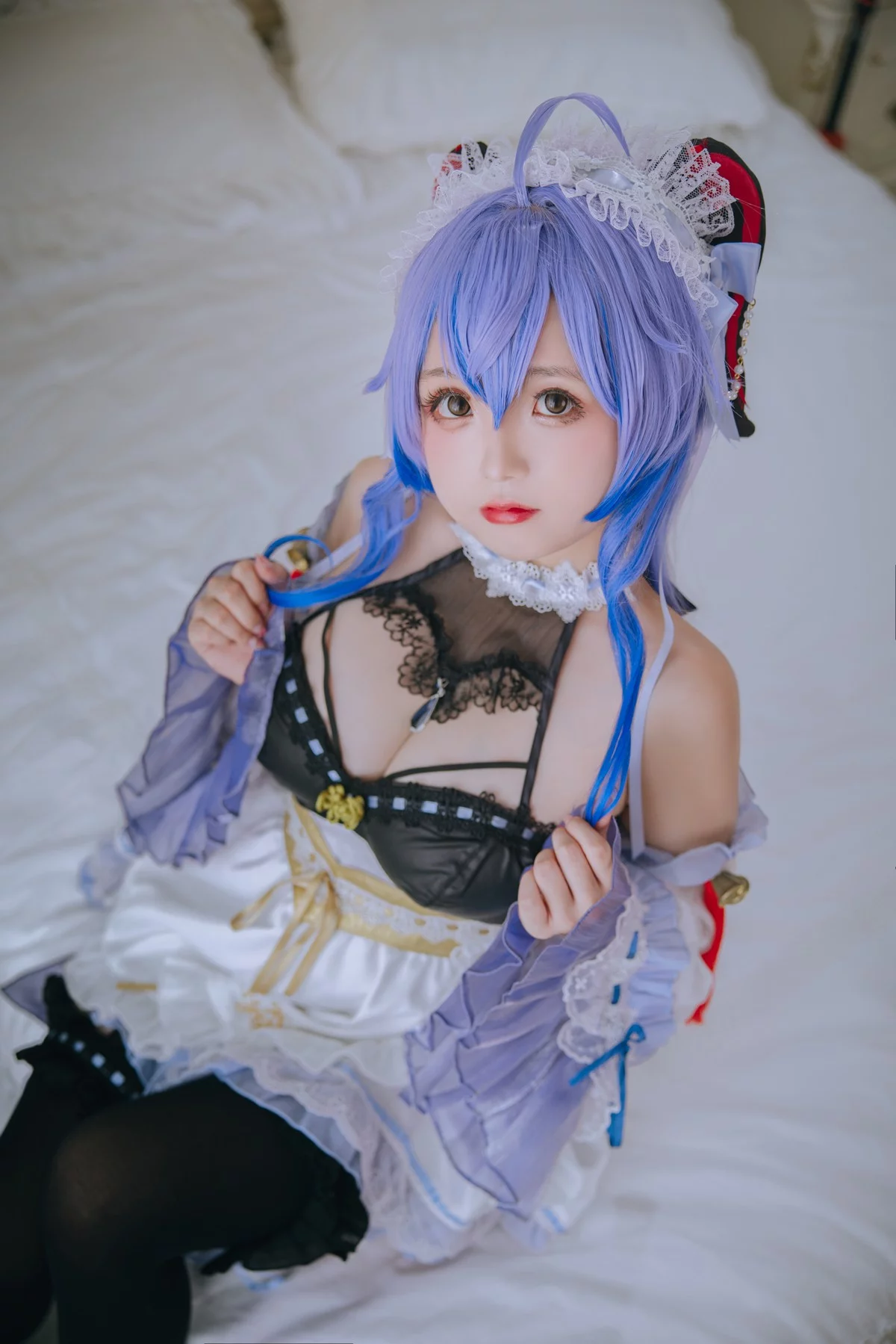 Xgyw.Org_Cosplay美女日奈娇甘雨女仆主题性感低胸女仆装配黑丝袜秀完美身材诱惑写真23P