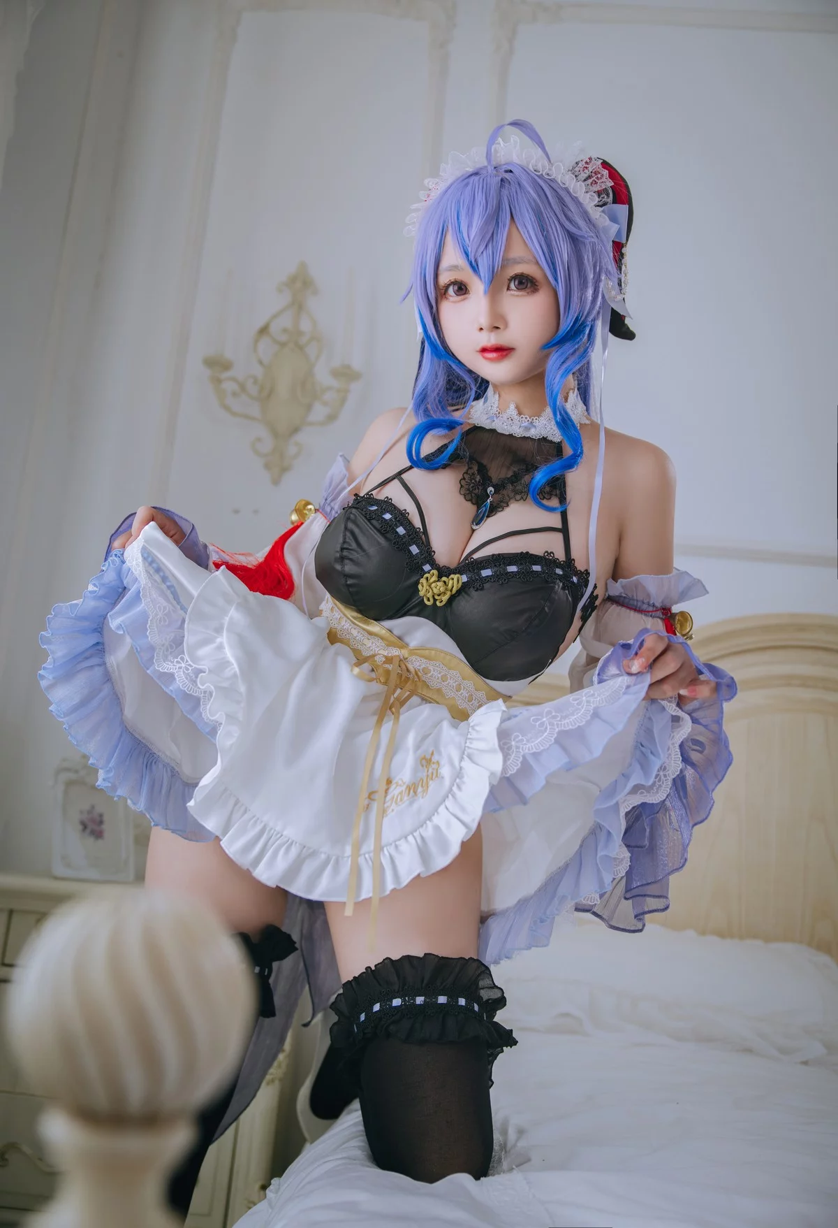 Xgyw.Org_Cosplay美女日奈娇甘雨女仆主题性感低胸女仆装配黑丝袜秀完美身材诱惑写真23P