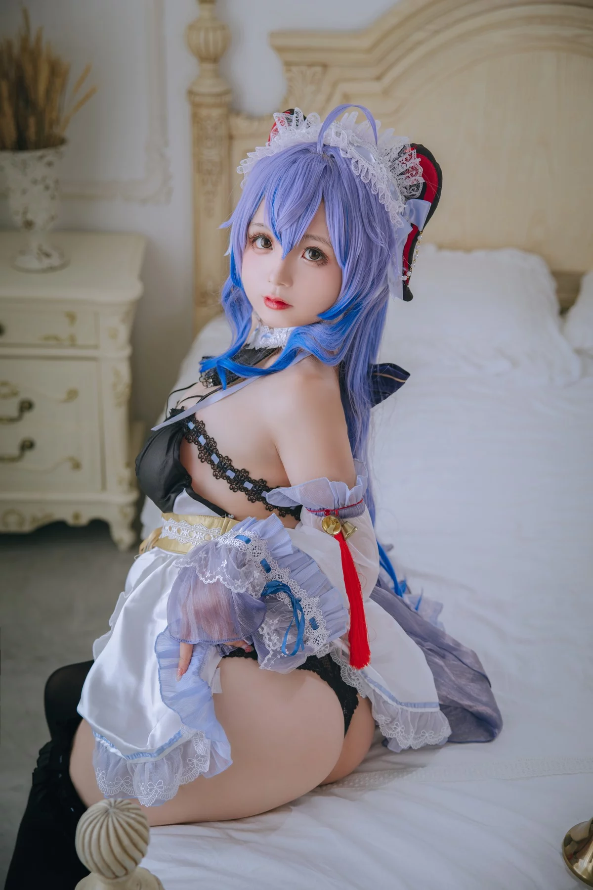 Xgyw.Org_Cosplay美女日奈娇甘雨女仆主题性感低胸女仆装配黑丝袜秀完美身材诱惑写真23P