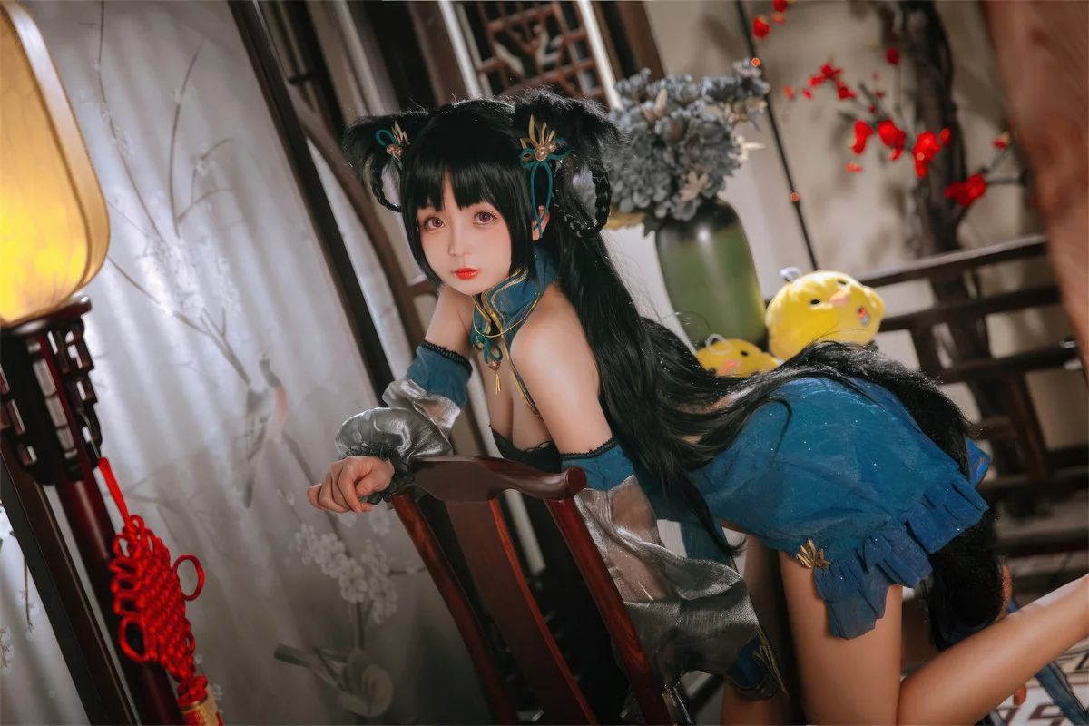 Xgyw.Org_Cosplay美女日奈娇大潮旗袍主题性感墨绿开胸旗袍露黑色蕾丝内衣完美诱惑写真25P