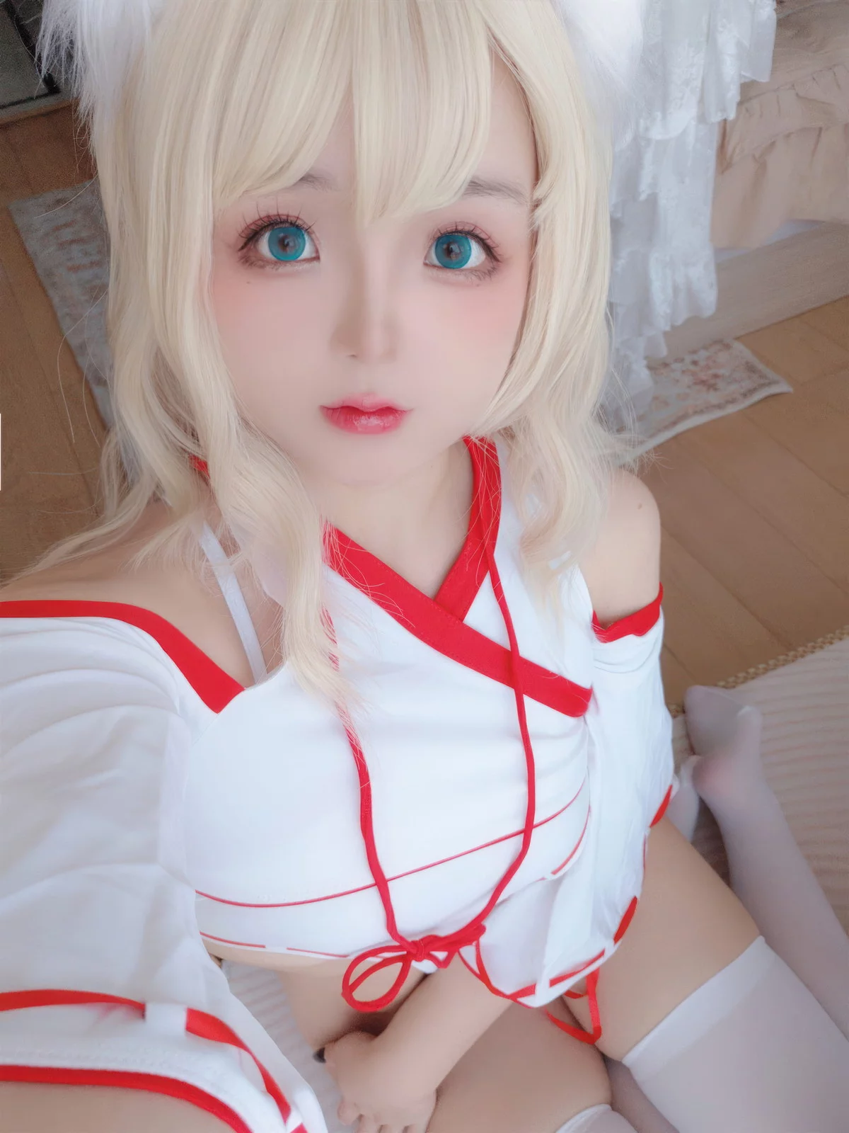 Xgyw.Org_Cosplay美女日奈娇小狐狸巫女主题性感白色高叉连体衣配白色丝袜完美诱惑写真53P