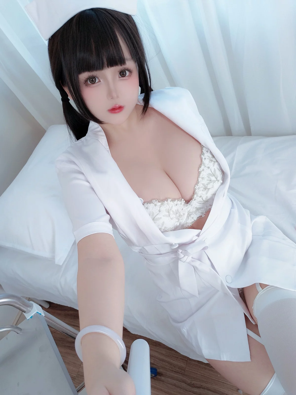 Xgyw.Org_Cosplay美女日奈娇诊所护士主题白色护士服露性感蕾丝内衣秀惹火身材诱惑写真139P