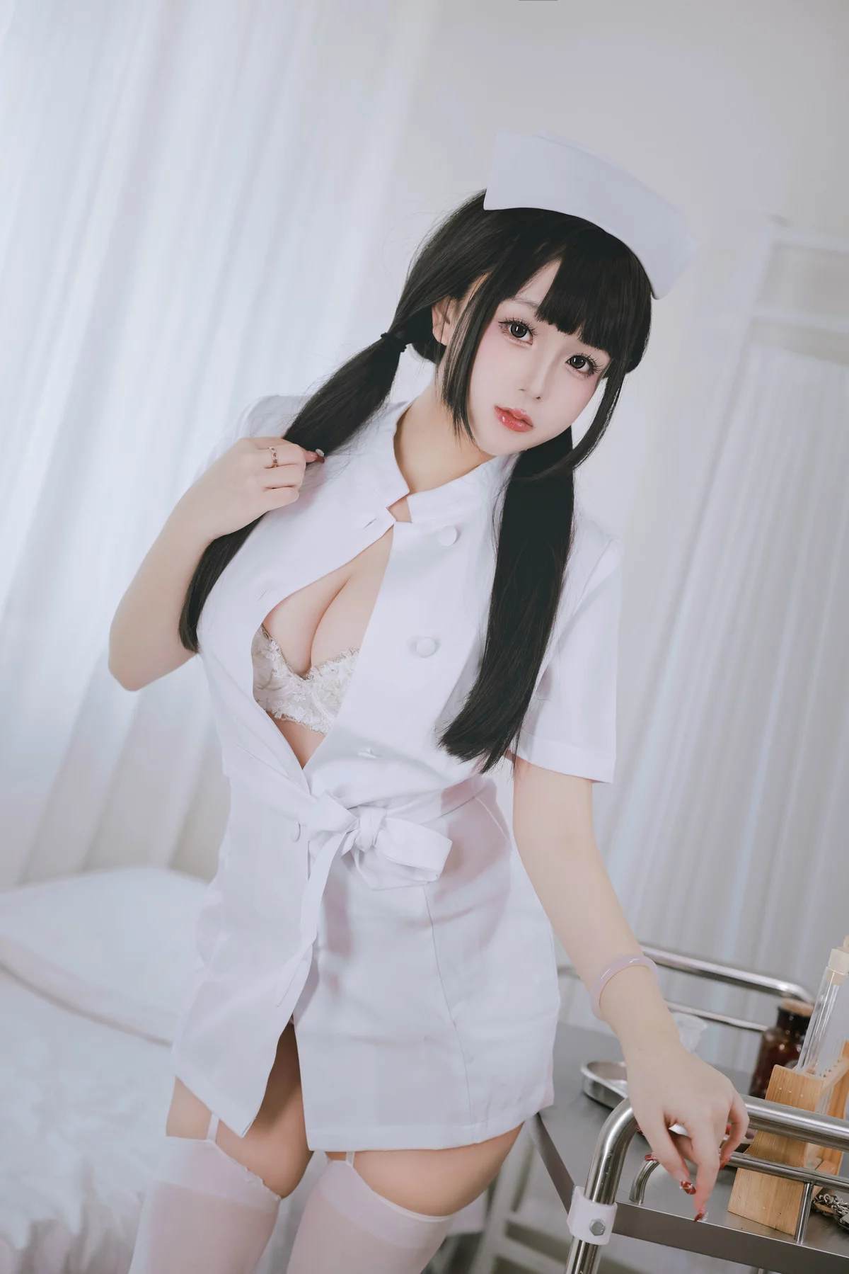 Xgyw.Org_Cosplay美女日奈娇诊所护士主题白色护士服露性感蕾丝内衣秀惹火身材诱惑写真139P