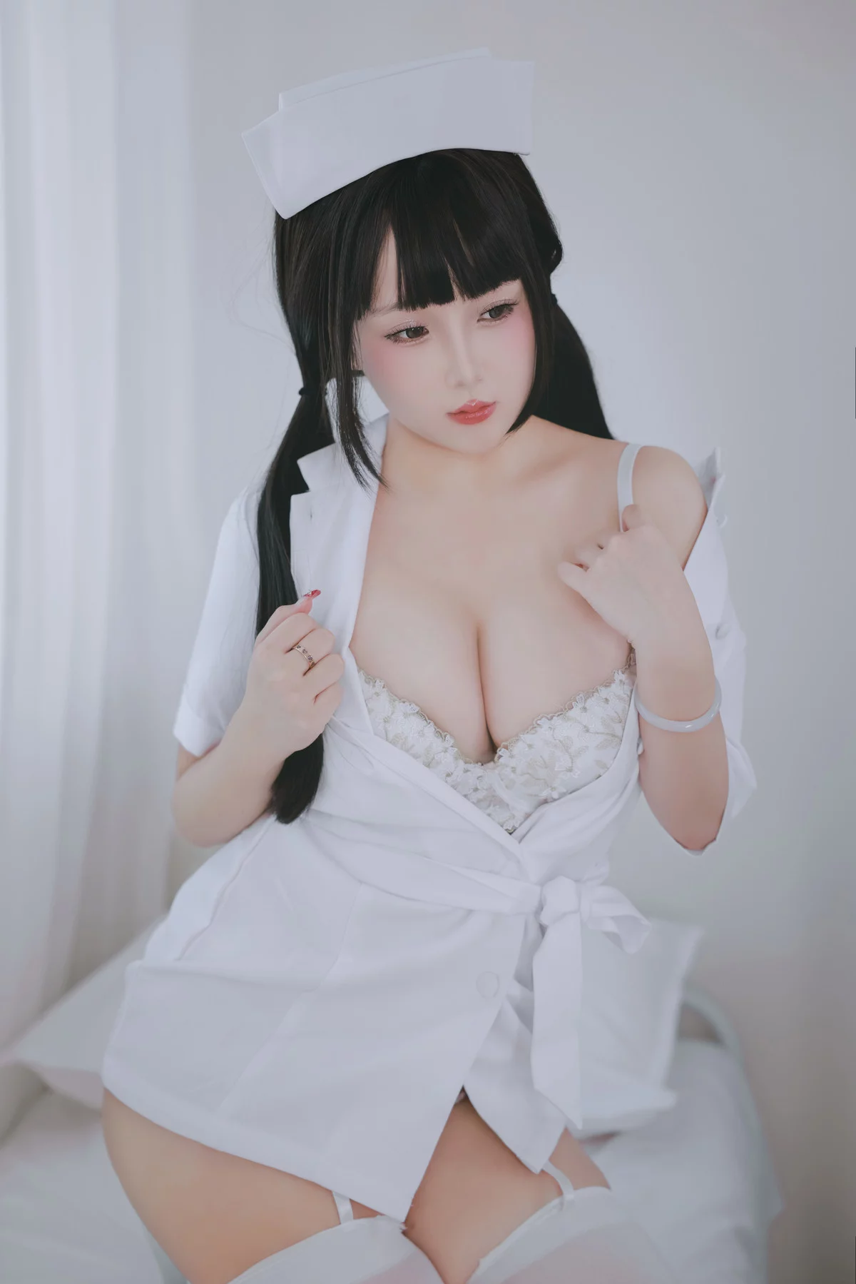 Xgyw.Org_Cosplay美女日奈娇诊所护士主题白色护士服露性感蕾丝内衣秀惹火身材诱惑写真139P