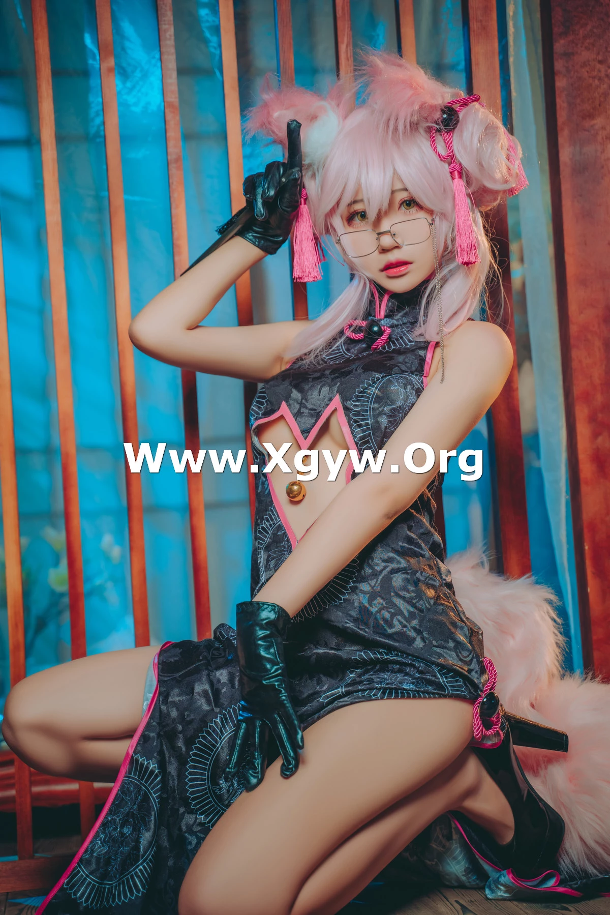 Xgyw.Org_网络美女猫君君MaoJun杀阶秘书狐主题粉色狐狸装扮性感开胸旗袍服饰迷人诱惑写真40P