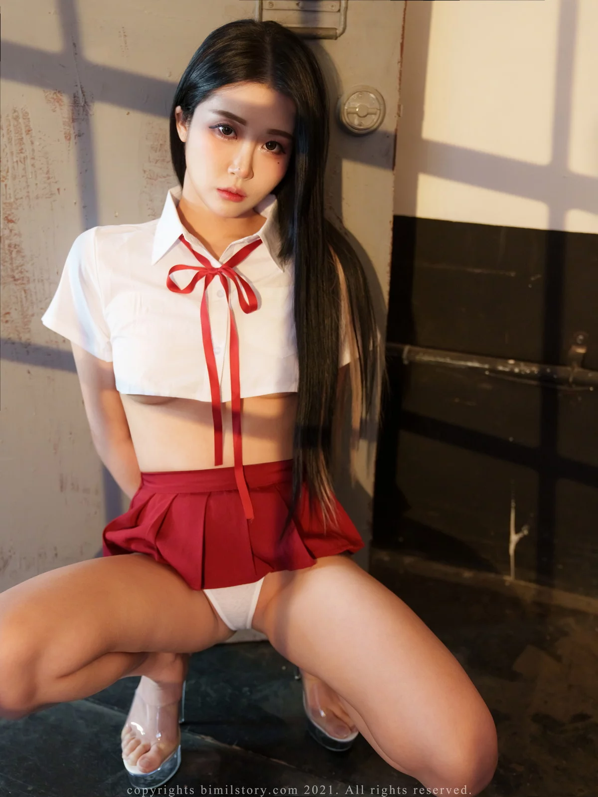 Xgyw.Org_韩国美女模特Bomi-Under Boob主题性感超短学生制服红色百褶裙秀翘臀美腿诱惑写真80P