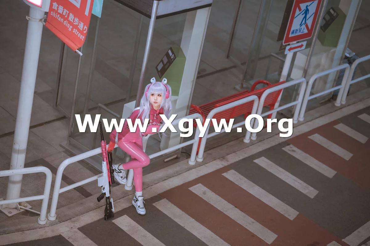 Xgyw.Org_阳光美少女萌芽儿o0爱丽丝主题户外性感粉红连体衣紧身秀凹凸身材撩人诱惑写真108P