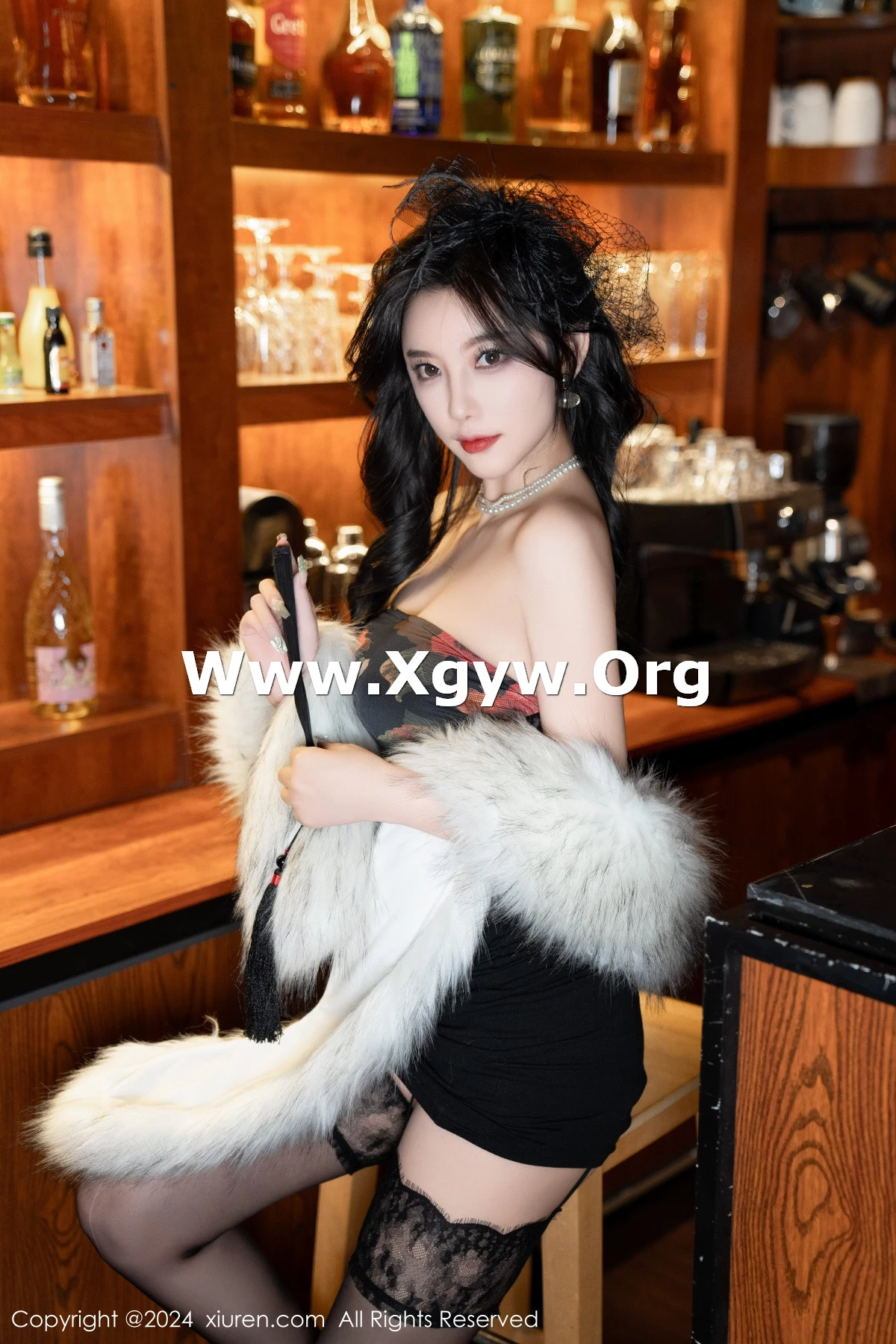 Xgyw.Org_XiuRen第8169期_女神杨晨晨Yome性感深色露肩连衣短裙配黑丝吊袜完美诱惑写真90P