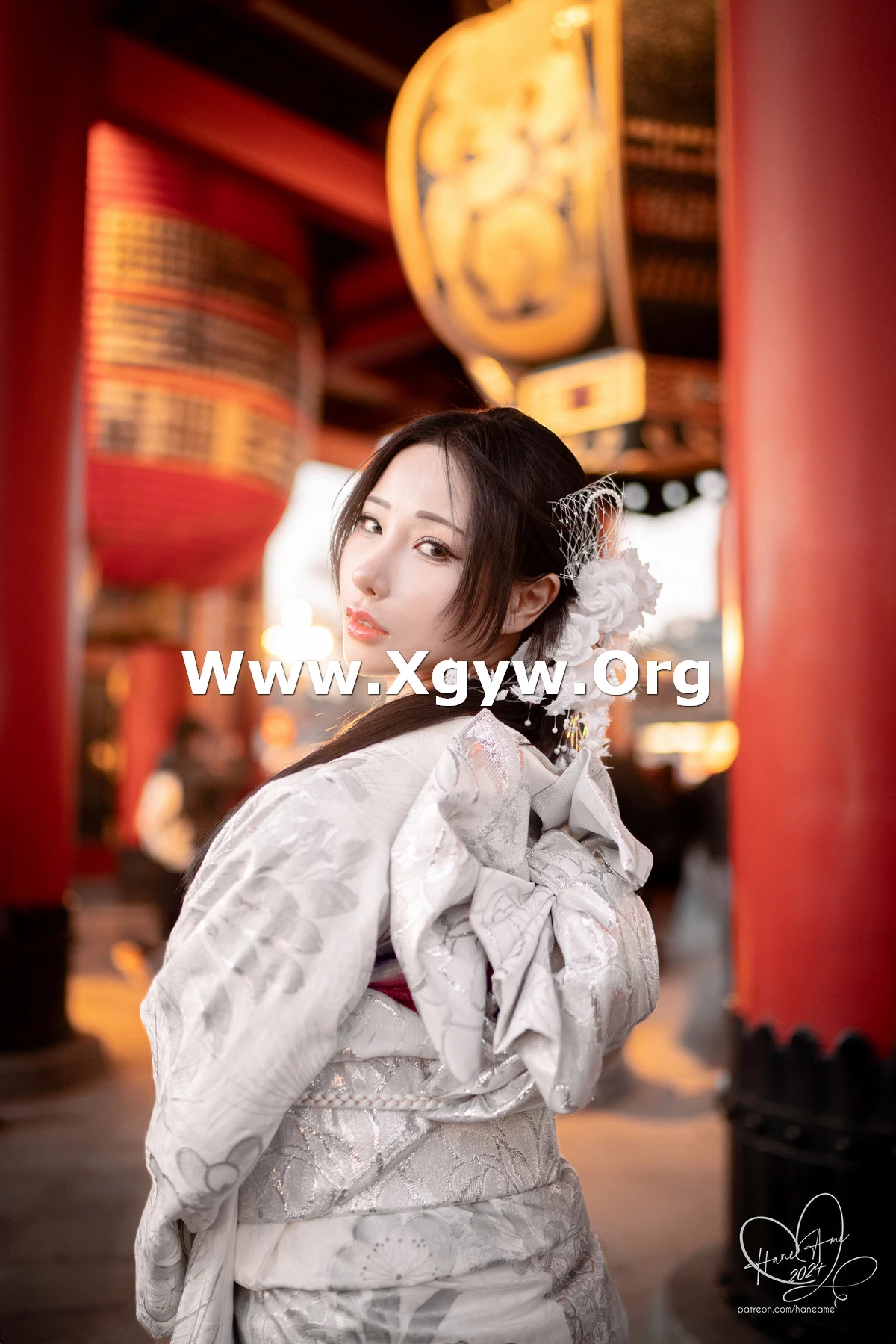 Xgyw.Org_Coser美女雨波_HaneAme新年和服主题寺庙外性感银白色和服秀曼妙身姿迷人诱惑写真32P