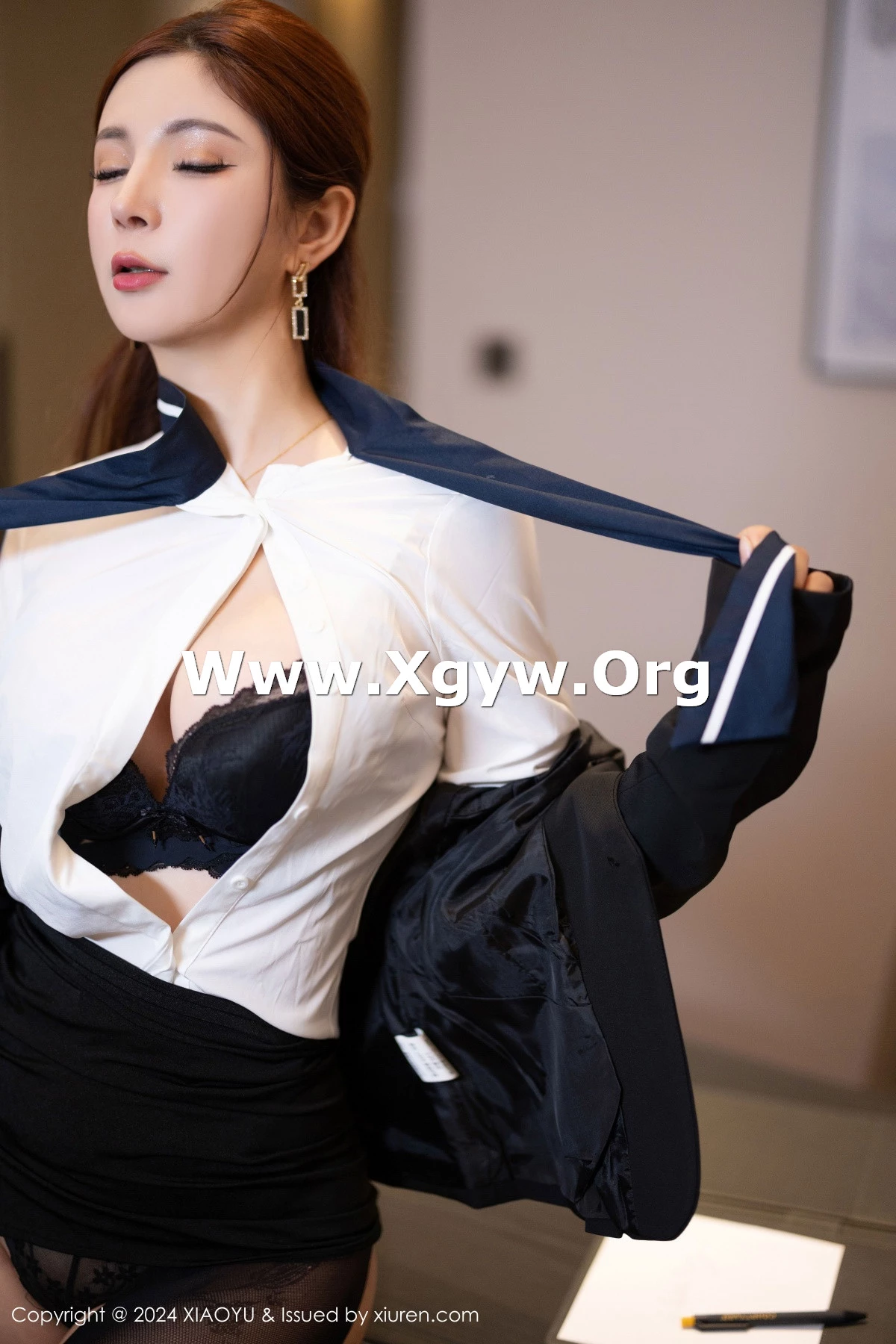 Xgyw.Org_[XiaoYu画语界]Vol.1217_模特小蛮妖Yummy深色OL服饰露黑色蕾丝内衣配超薄黑丝魅惑写真80P