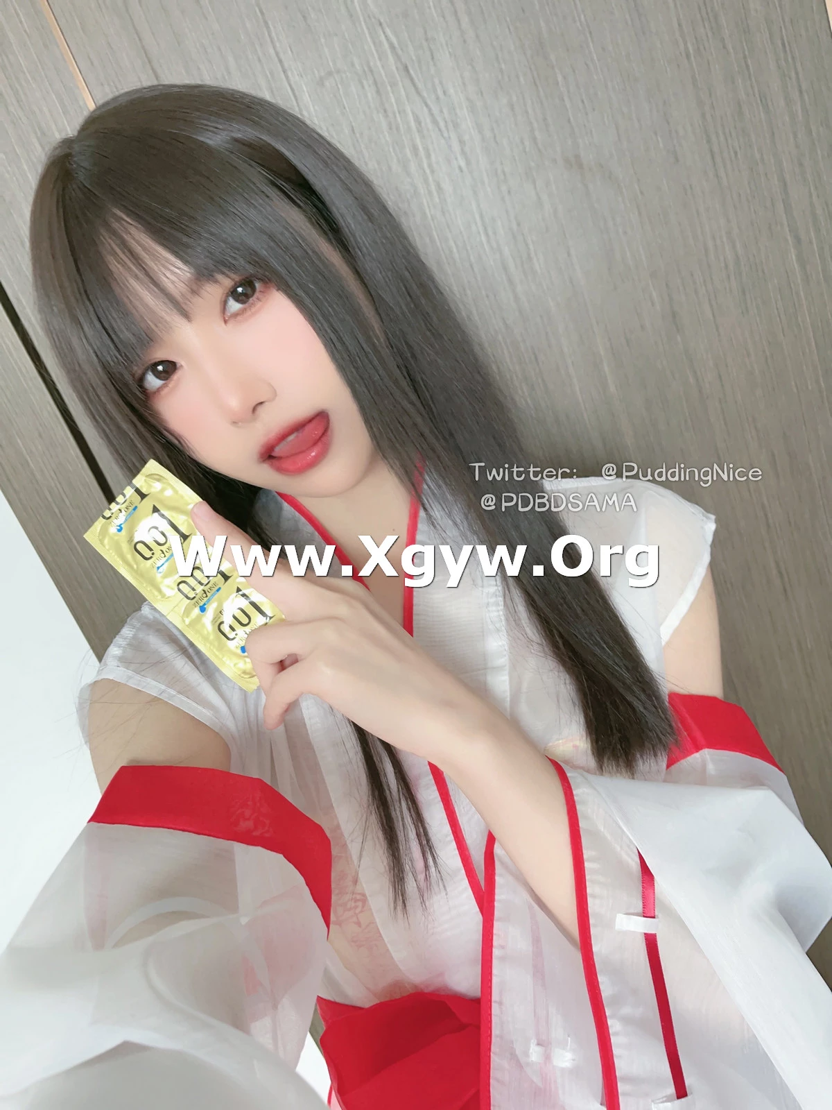 Xgyw.Org_Coser美女布丁大法莓果挞主题私房脱性感薄纱服饰露红色丁字裤秀惹火身材诱惑写真62P