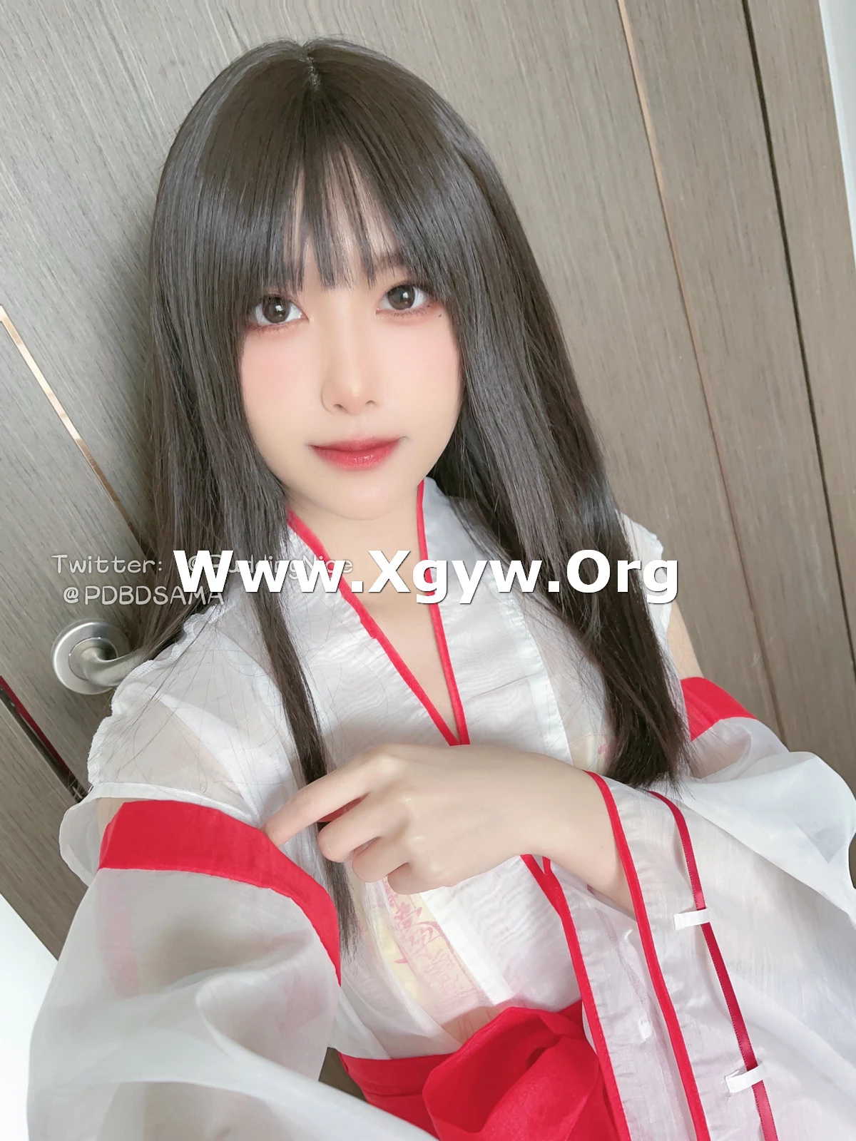 Xgyw.Org_Coser美女布丁大法莓果挞主题私房脱性感薄纱服饰露红色丁字裤秀惹火身材诱惑写真62P