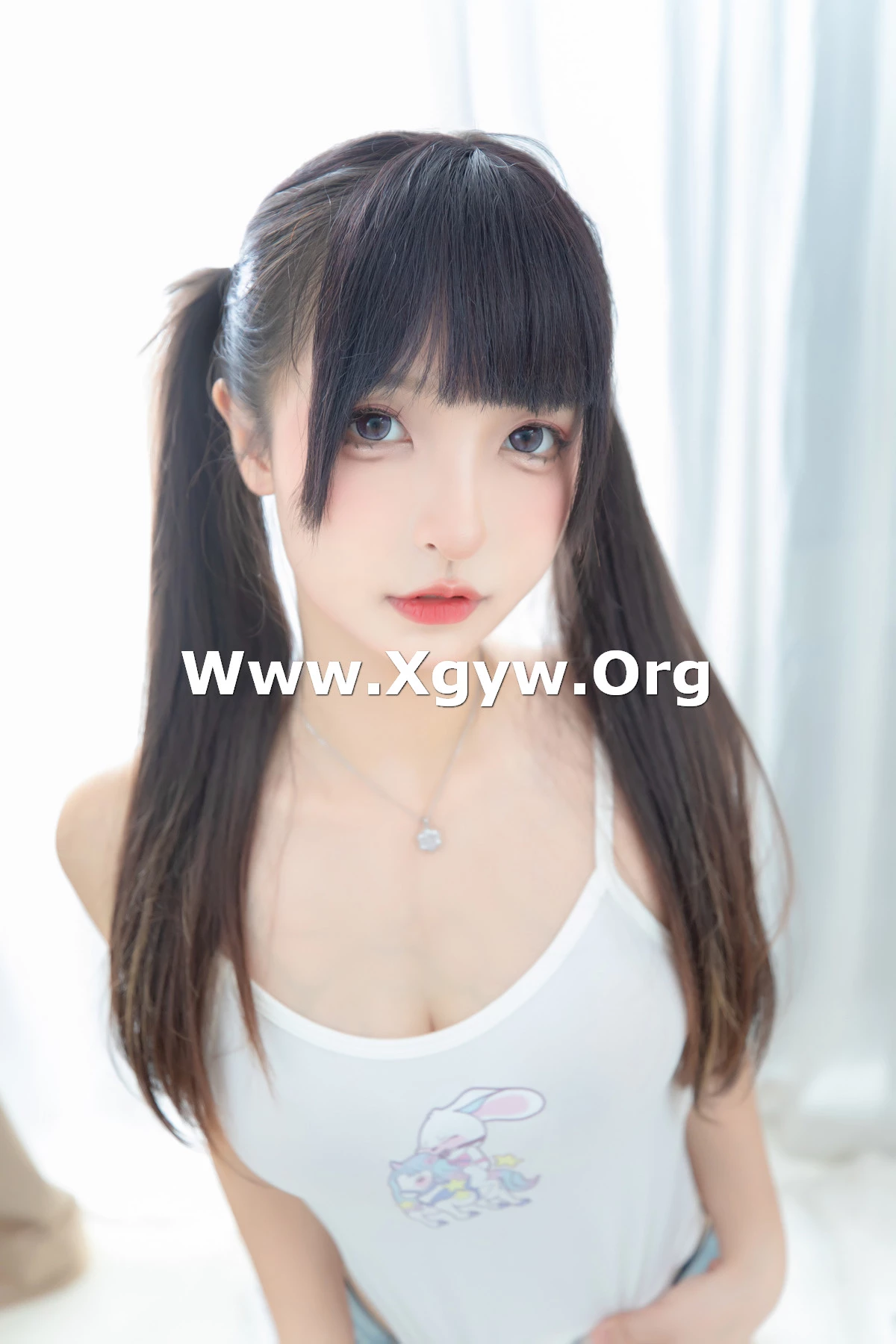 Xgyw.Org_萝莉美女神楽板真冬牛仔兔兔主题性感吊带白T配超短牛仔裤露白丝裤袜秀美腿诱惑写真75P