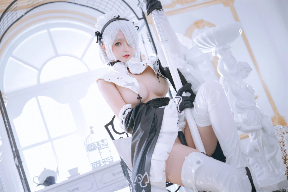 Xgyw.Org_Cosplay美女日奈娇2B奶盖女仆主题性感黑白情趣女仆装配白色腿袜秀完美身材诱惑写真86P