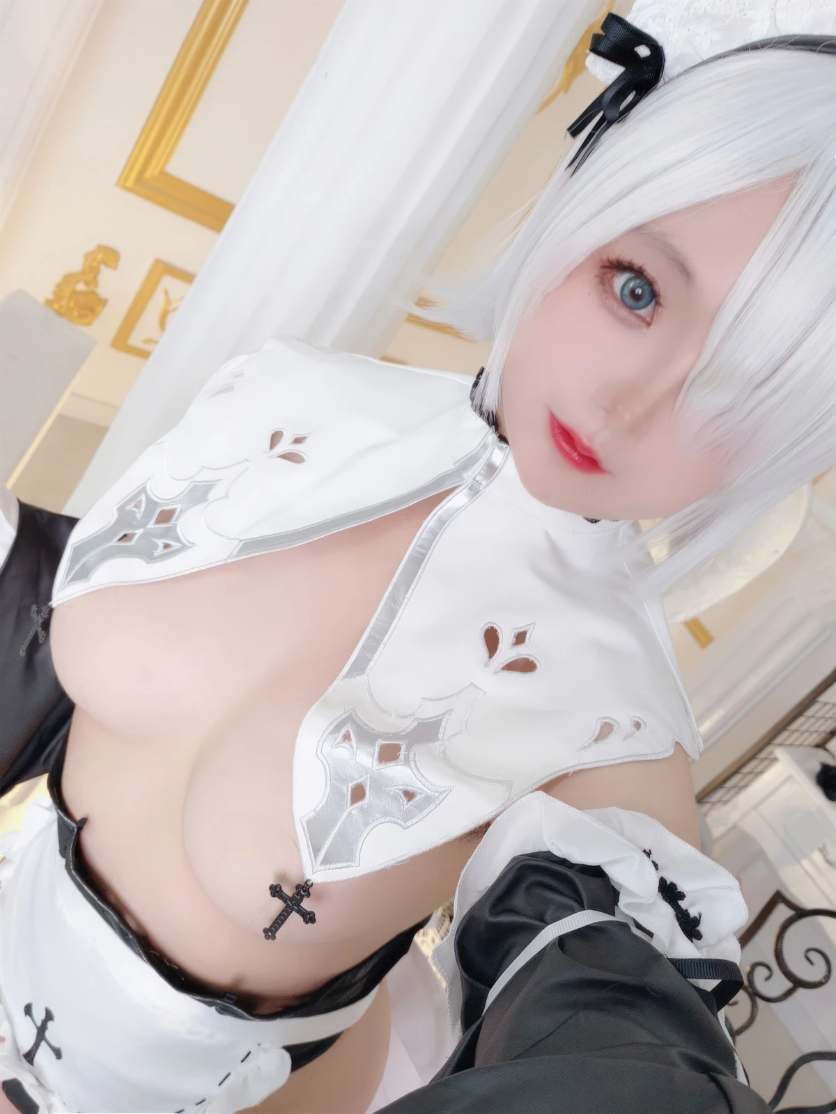 Xgyw.Org_Cosplay美女日奈娇2B奶盖女仆主题性感黑白情趣女仆装配白色腿袜秀完美身材诱惑写真86P