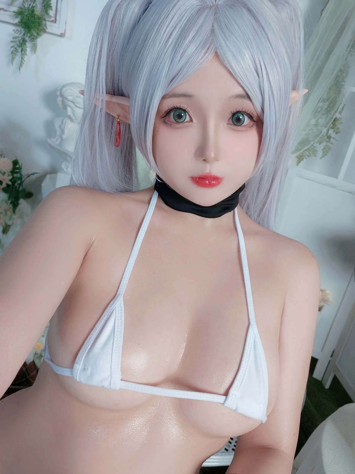 Xgyw.Org_Cosplay美女日奈娇芙莉莲主题性感精灵装扮白色三点式内衣秀油亮肌肤撩人诱惑写真50P