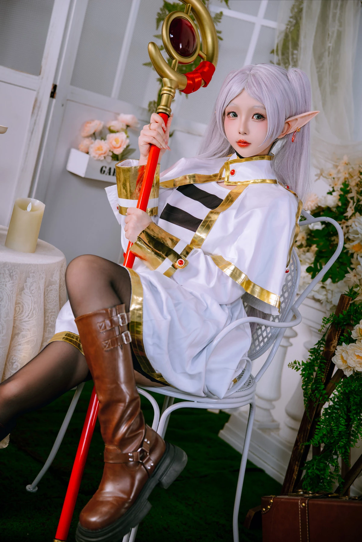 Xgyw.Org_Cosplay美女日奈娇芙莉莲主题性感精灵装扮白色三点式内衣秀油亮肌肤撩人诱惑写真50P