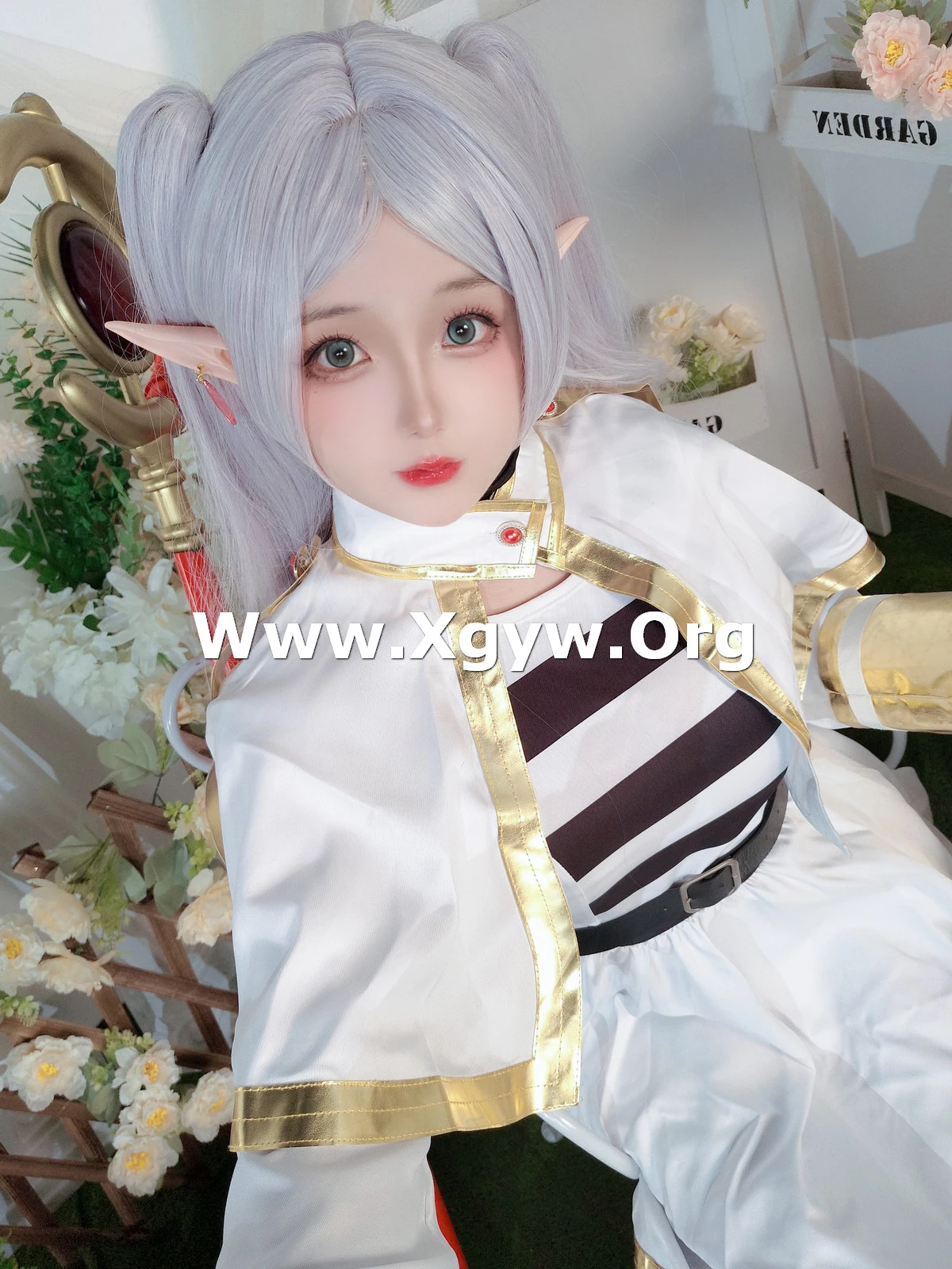 Xgyw.Org_Cosplay美女日奈娇芙莉莲主题性感精灵装扮白色三点式内衣秀油亮肌肤撩人诱惑写真50P