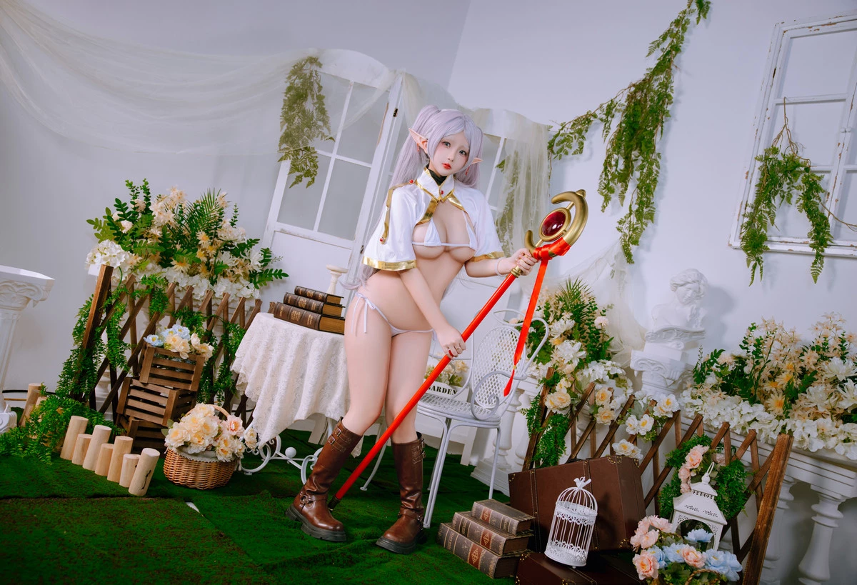 Xgyw.Org_Cosplay美女日奈娇芙莉莲主题性感精灵装扮白色三点式内衣秀油亮肌肤撩人诱惑写真50P