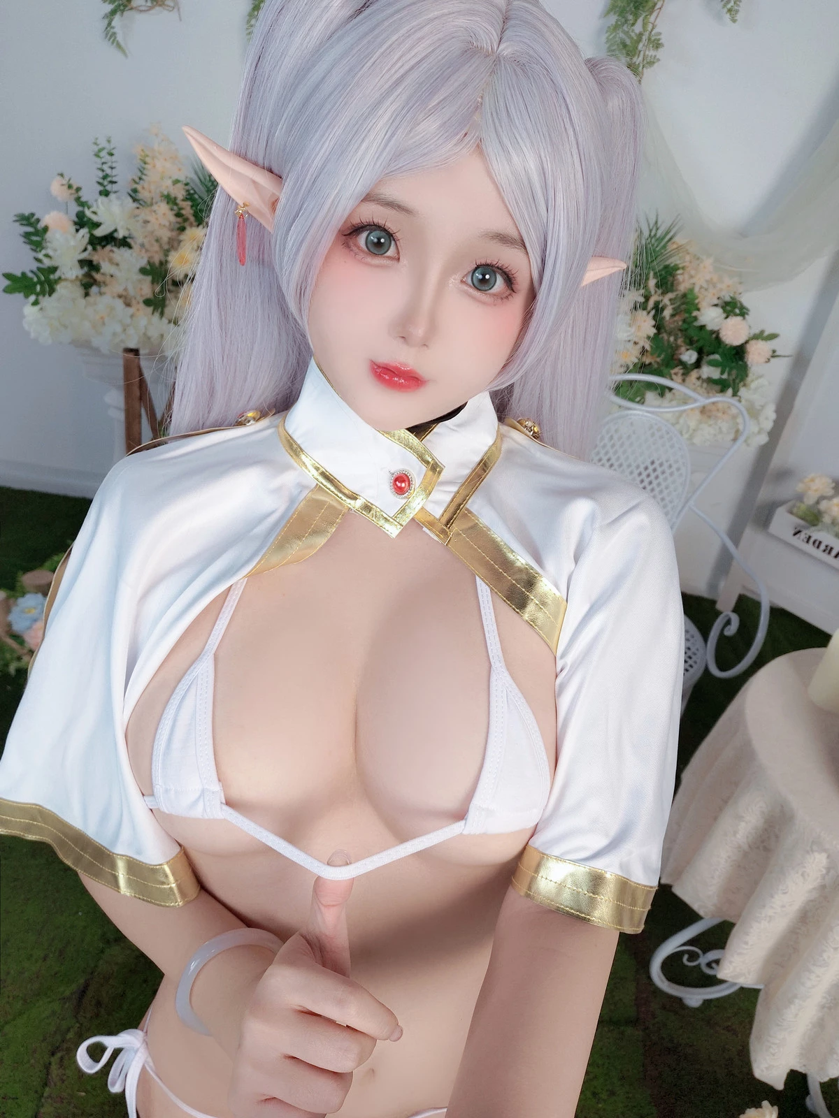 Xgyw.Org_Cosplay美女日奈娇芙莉莲主题性感精灵装扮白色三点式内衣秀油亮肌肤撩人诱惑写真50P