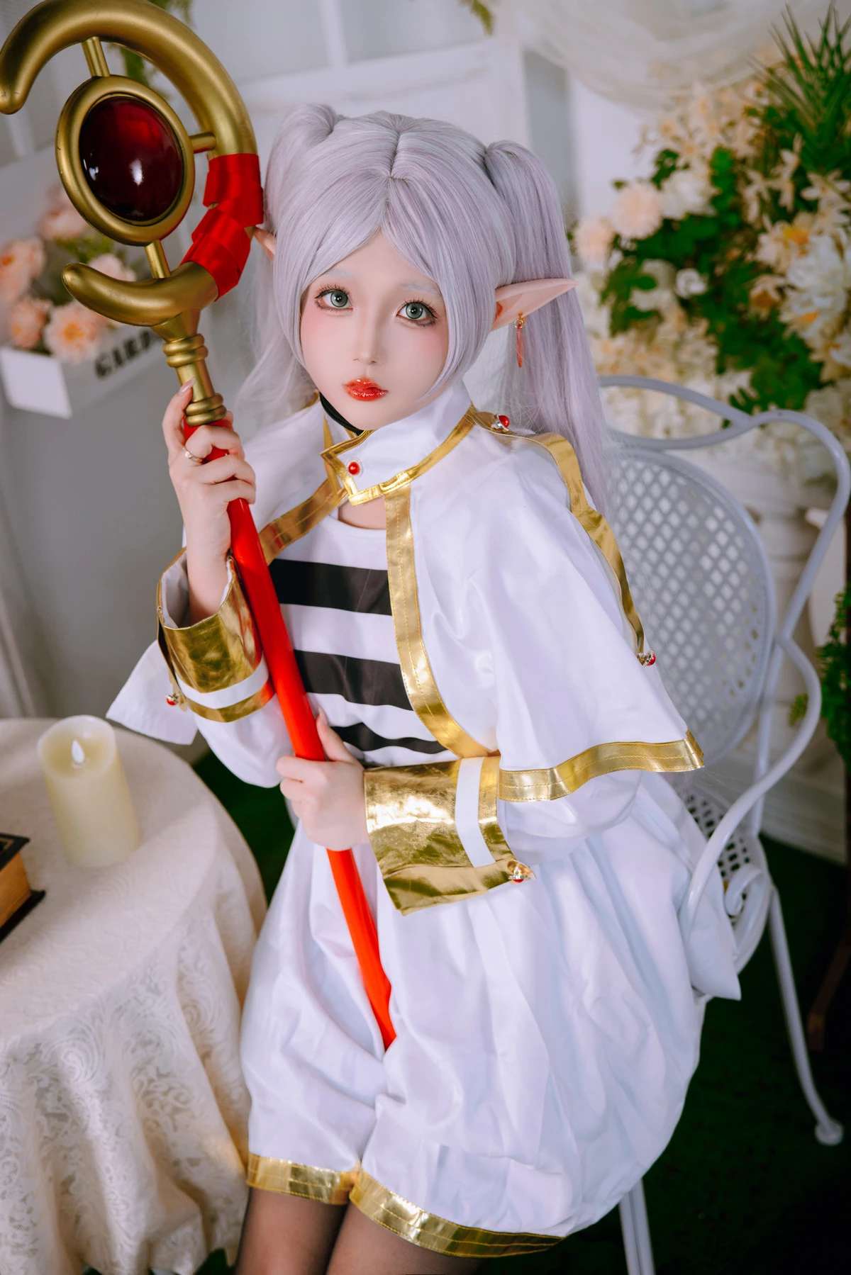 Xgyw.Org_Cosplay美女日奈娇芙莉莲主题性感精灵装扮白色三点式内衣秀油亮肌肤撩人诱惑写真50P