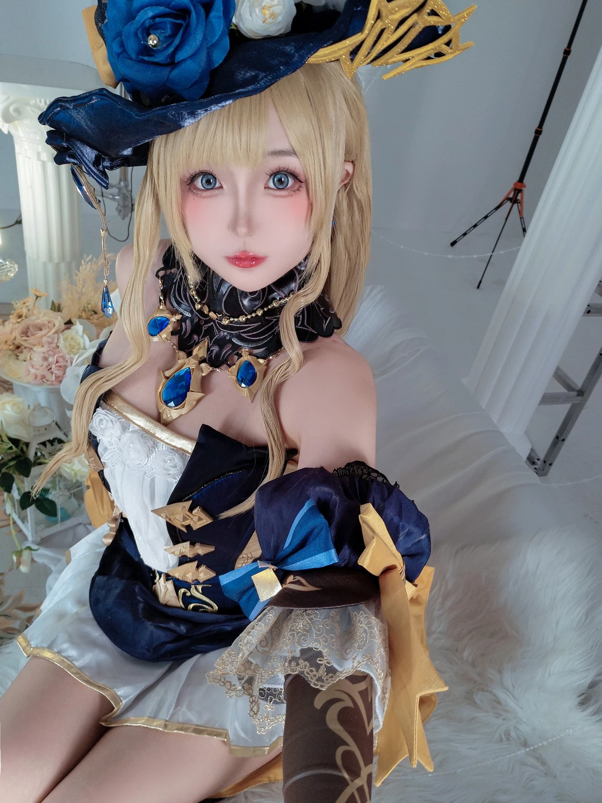 Xgyw.Org_Cosplay美女日奈娇娜维娅主题私房半脱露性感金色内衣秀油亮肌肤丰满身材诱惑写真74P