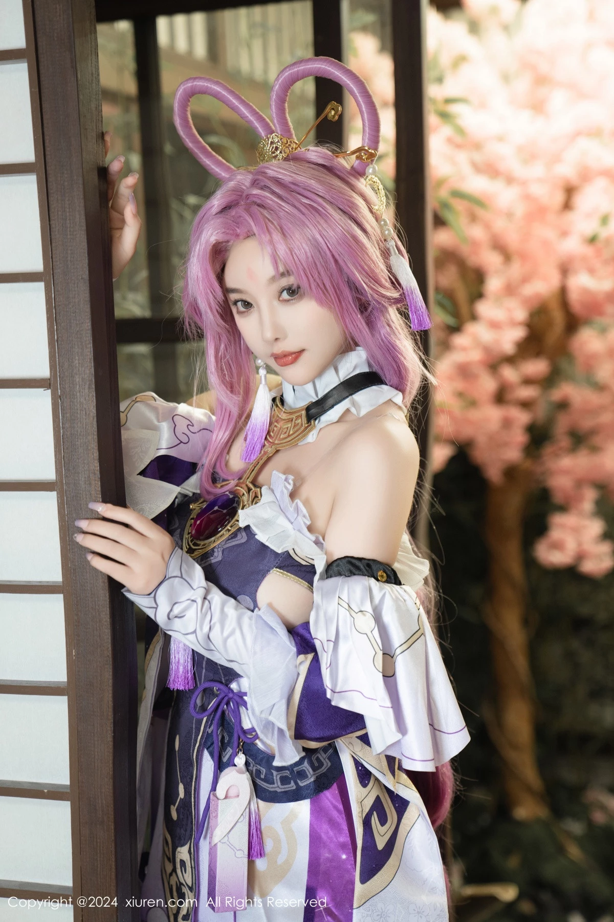 Xgyw.Org_XiuRen第8943期_女神杨晨晨Yome性感紫色Cosplay服饰配白丝袜秀丰满身材诱惑写真79P