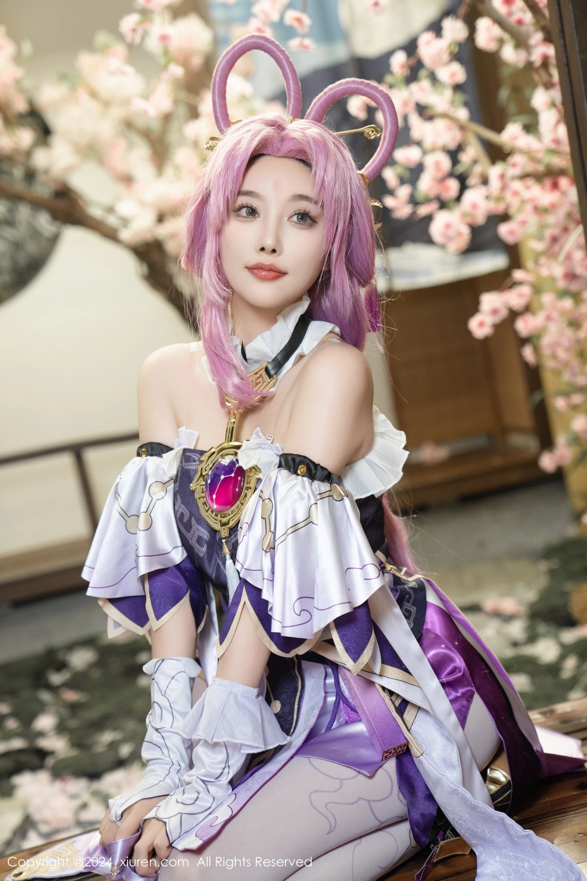 Xgyw.Org_XiuRen第8943期_女神杨晨晨Yome性感紫色Cosplay服饰配白丝袜秀丰满身材诱惑写真79P