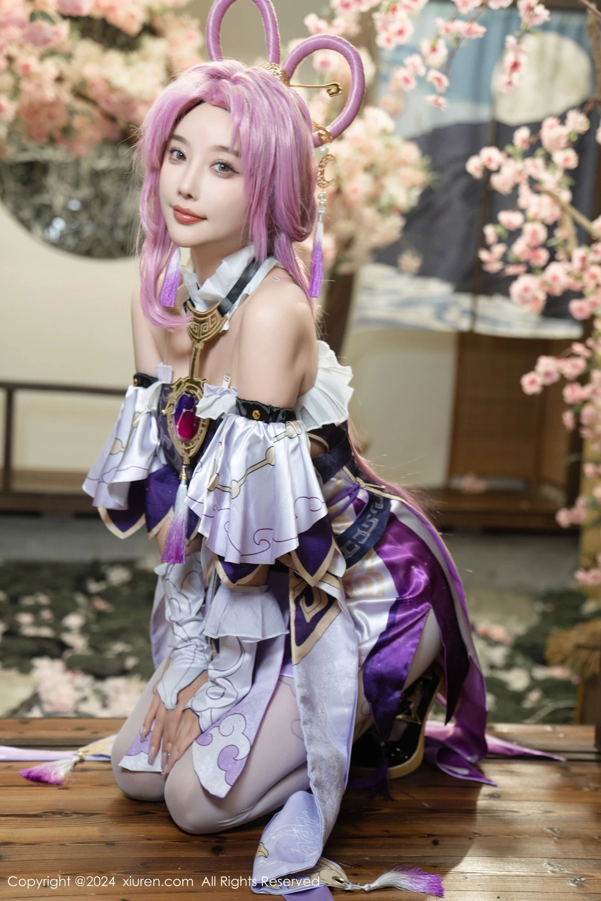 Xgyw.Org_XiuRen第8943期_女神杨晨晨Yome性感紫色Cosplay服饰配白丝袜秀丰满身材诱惑写真79P